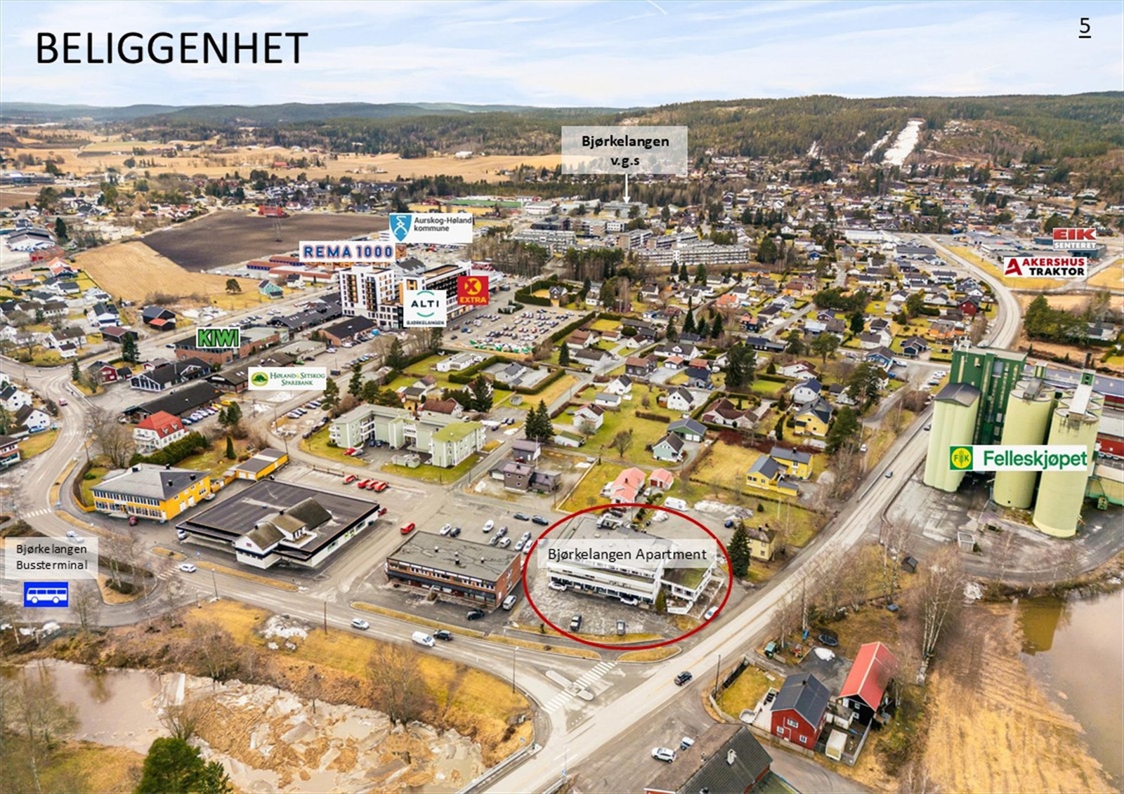 EIendommen er beliggende i Bjørkelangen sentrum, kun 150 meter fra Bjørkelangen bussterminal. Galleribilde