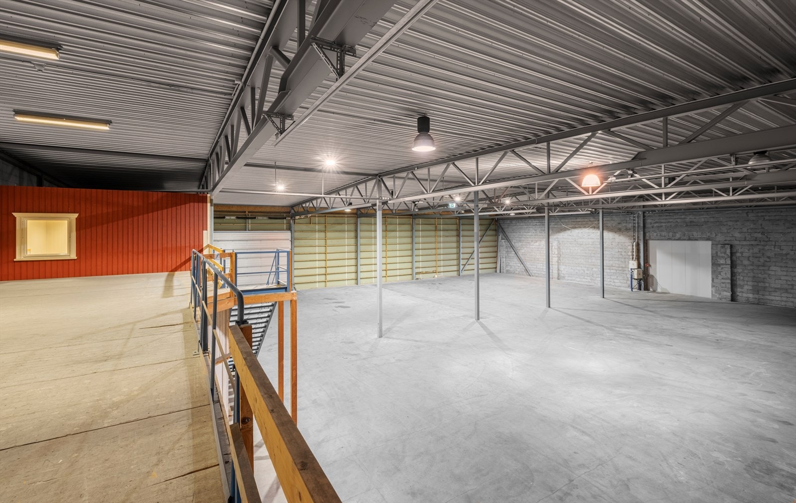 Høytlager med mesanin Galleribilde