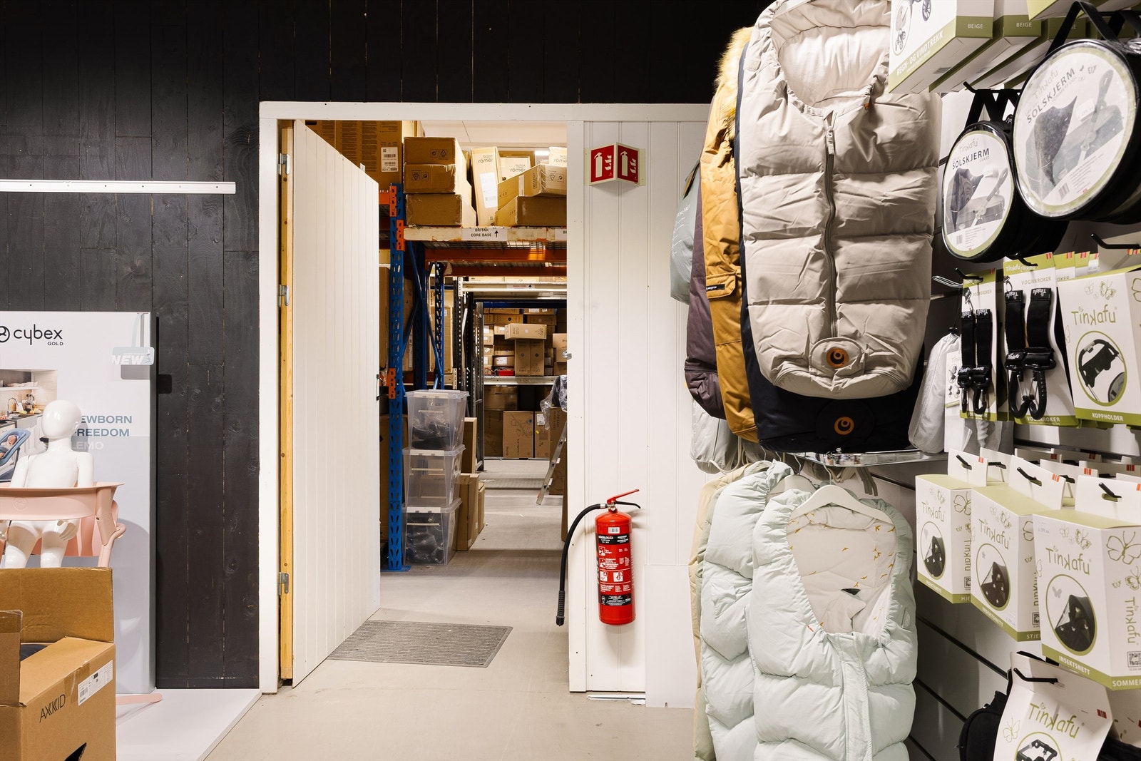 Lokale 1: Dobbeltdør inn til lagerarealet Galleribilde