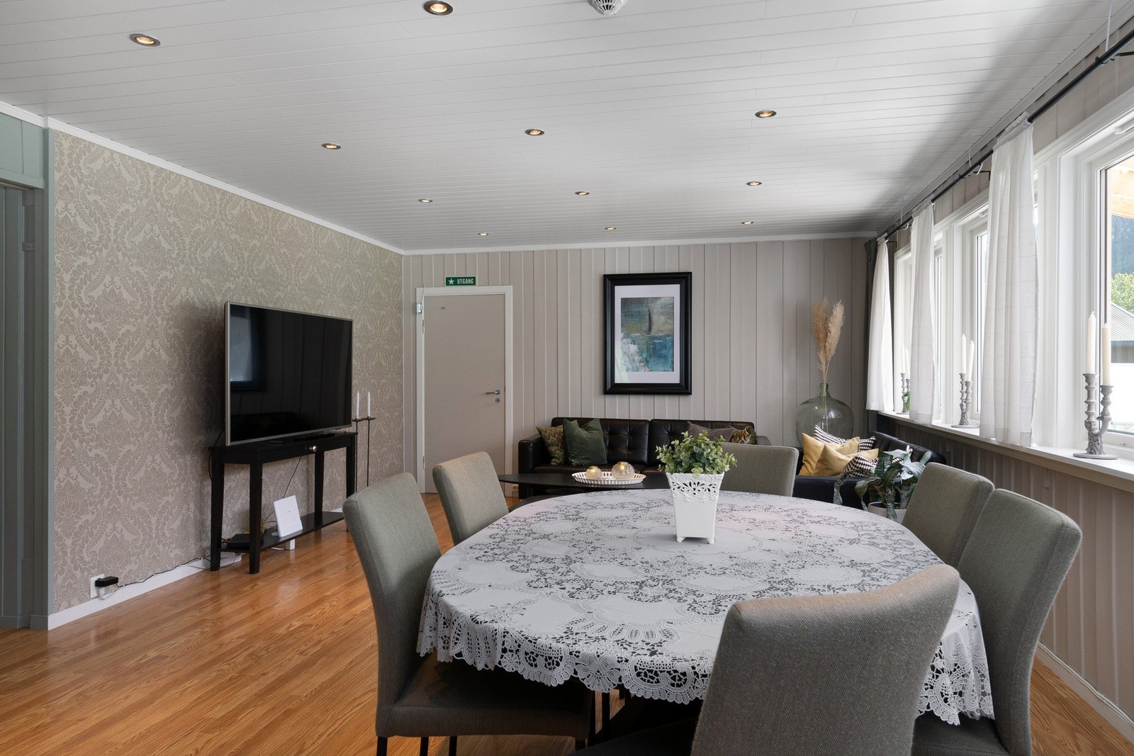 Det er god plass for et bord Galleribilde