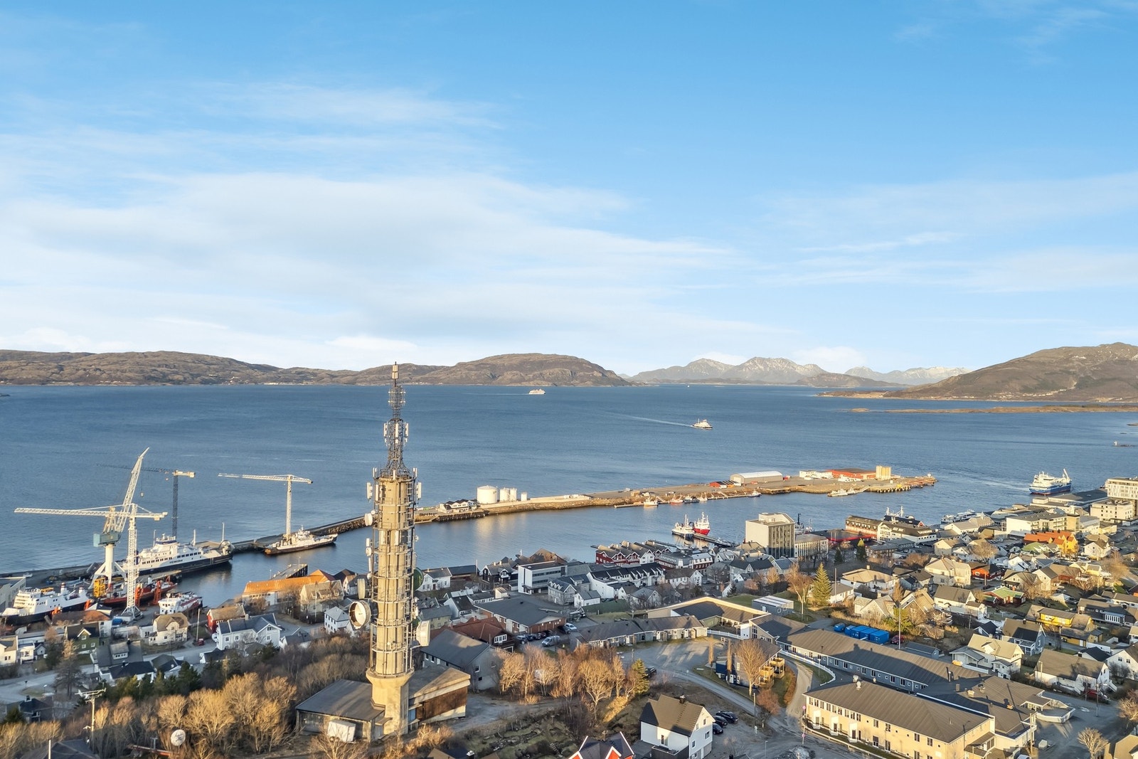 Drone og sandnessjøen - regionsenter og knutepunkt for helgelandskysten Galleribilde