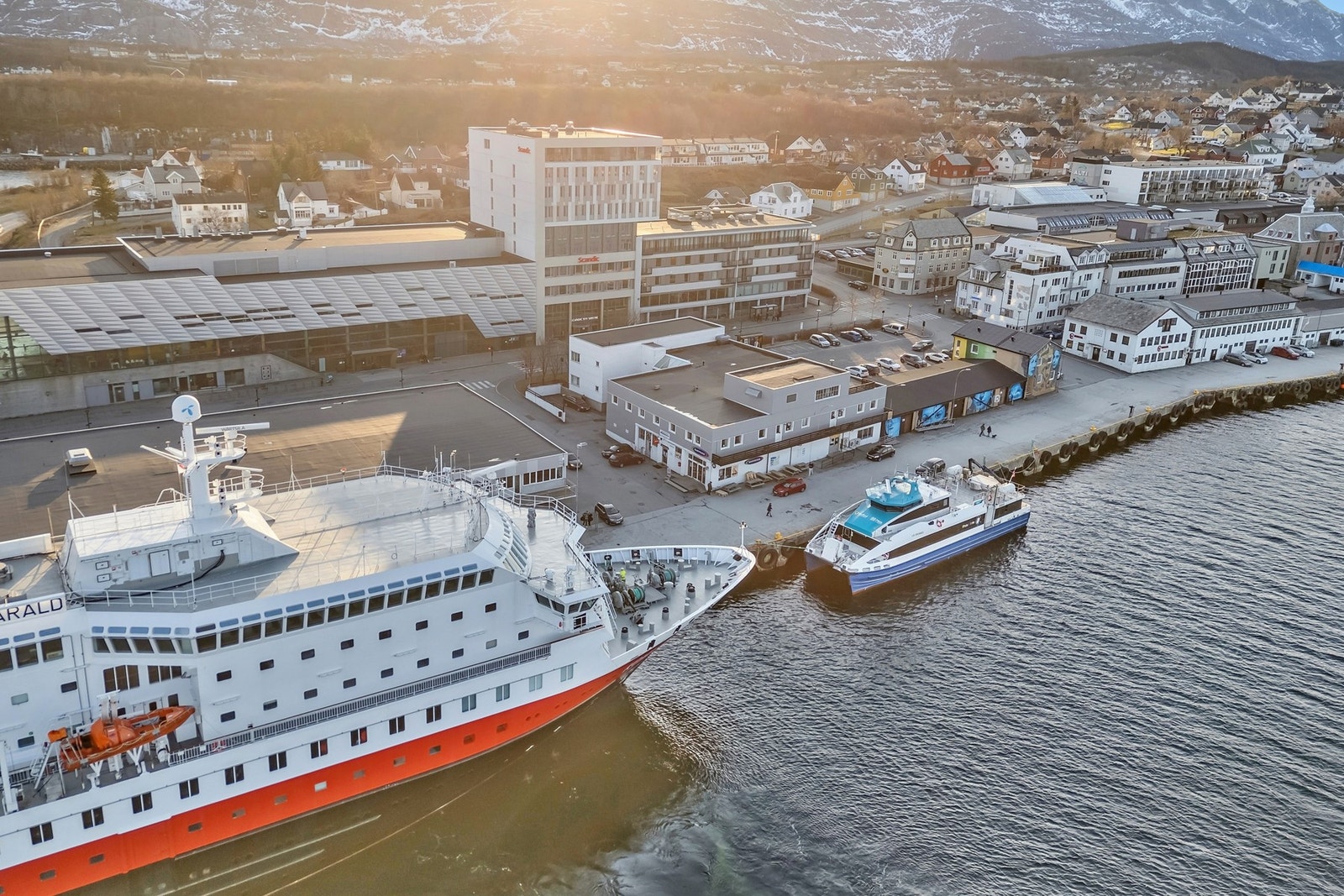 Drone og beliggenhet - hurtigrute/terminal/venterom Galleribilde