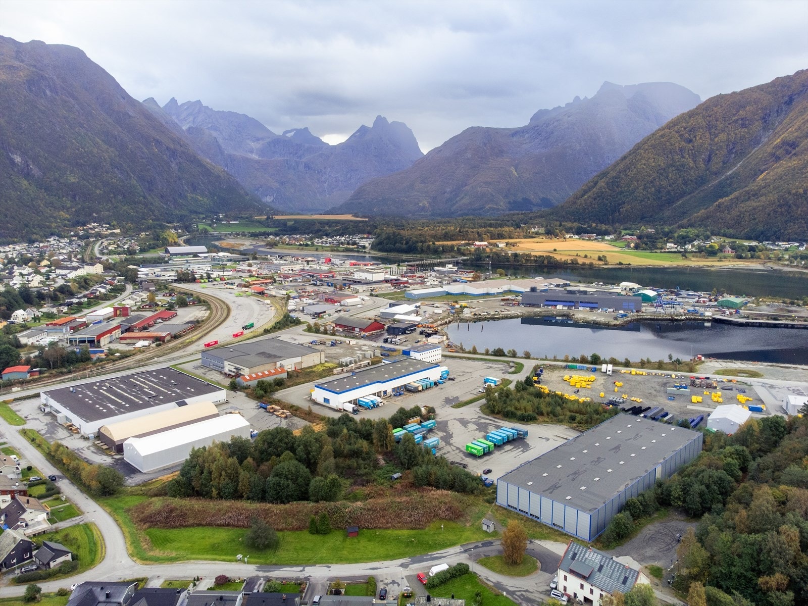 Beliggende i område for logistikk, med PostNord, Wonderland og Invisible Connections som nærmeste nabo Galleribilde