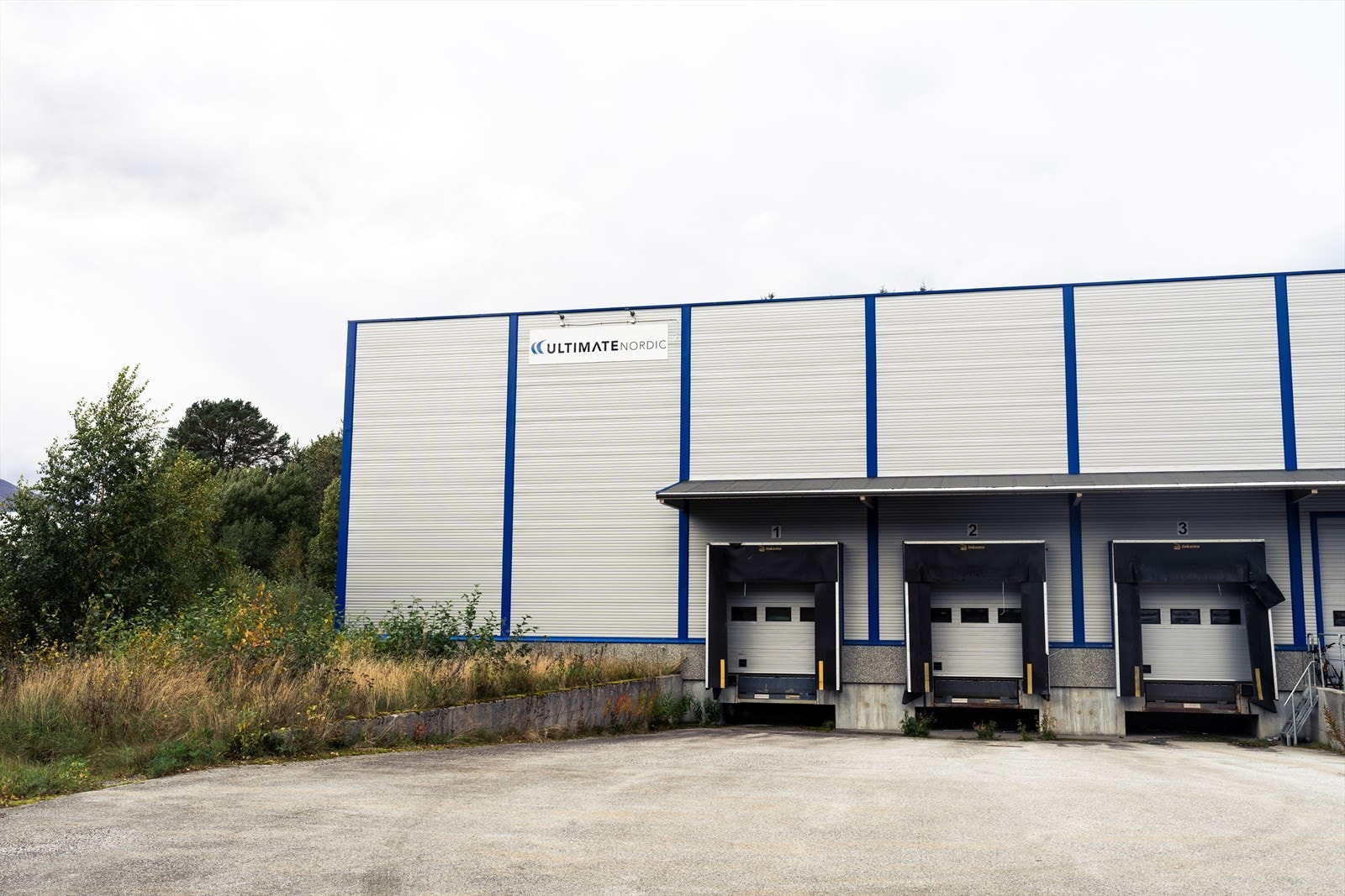 Tre kjøreporter med løfterampe Galleribilde