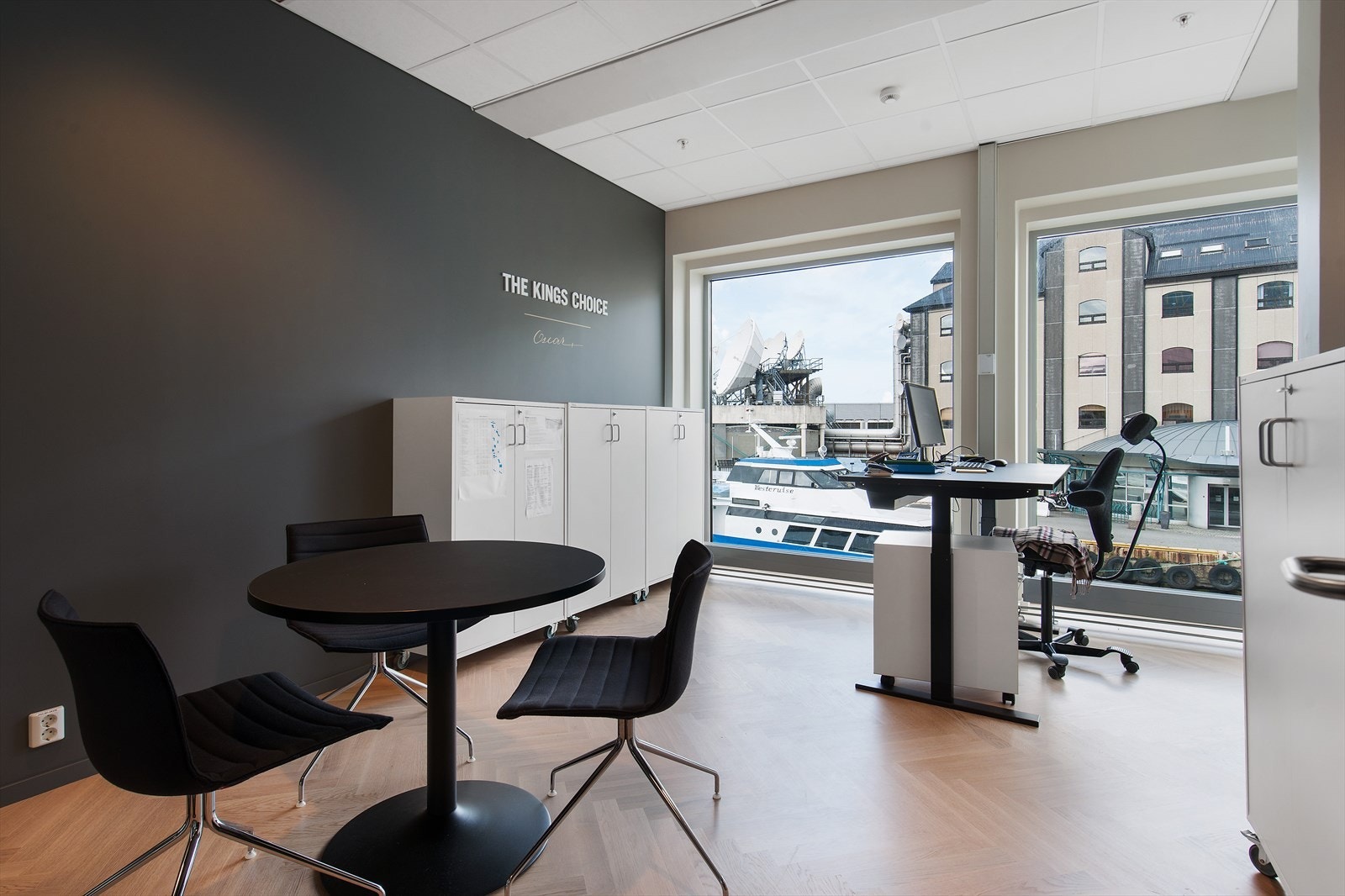 Bilder fra cellekontor i ledige lokale i 2.etg. BTA 554 m². Galleribilde