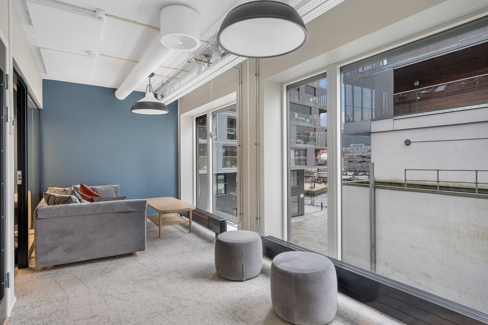 Ledige lokaler i 3. etg. BTA 139 m². Innredet med landskap for 6 - 8 personer og 2 stillerom/cellekontor. Galleribilde