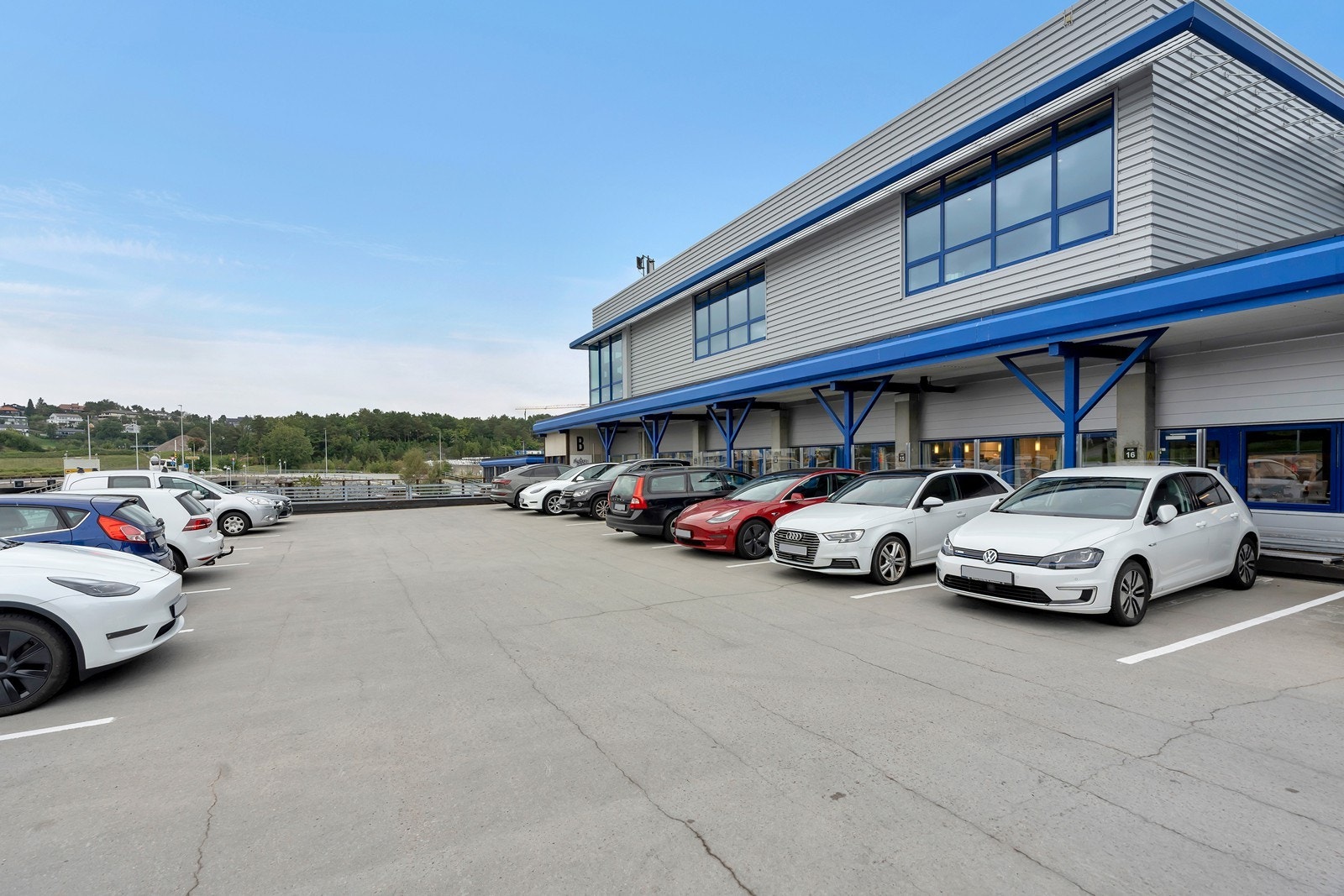 Parkeringsplass i front Galleribilde