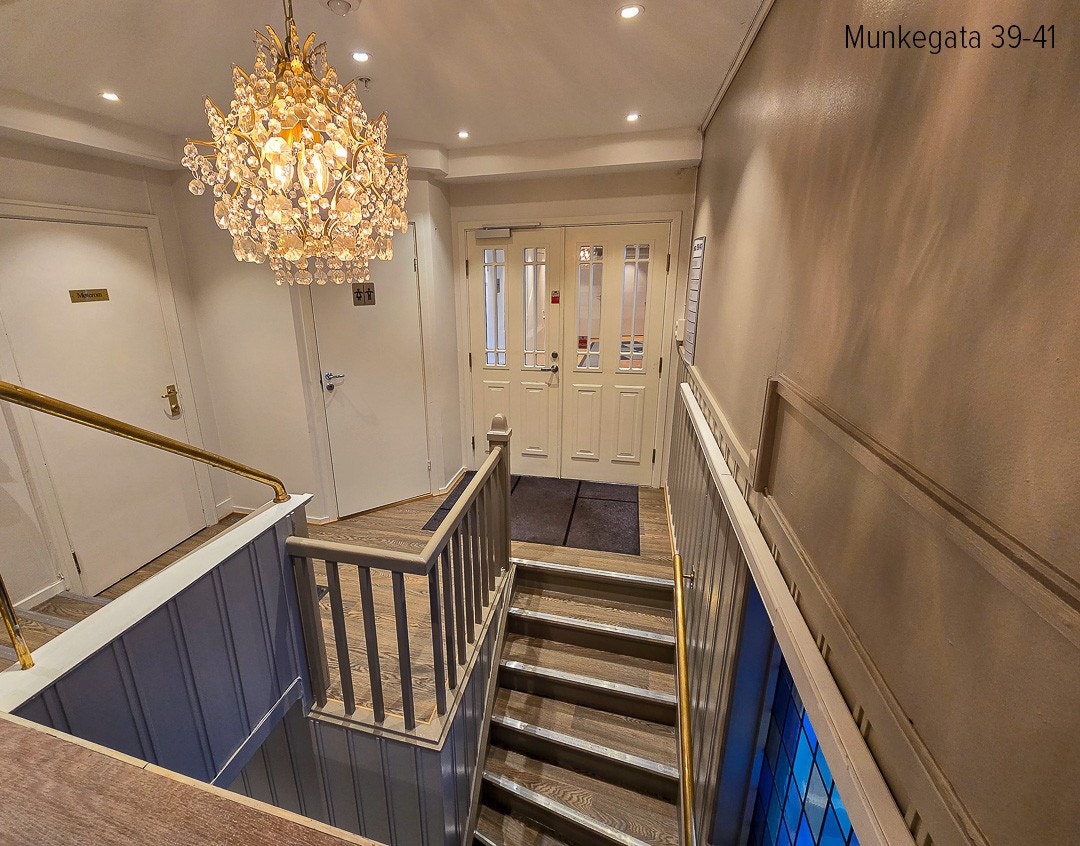 Inngang til kontorfellesskap i 2. etg. Galleribilde