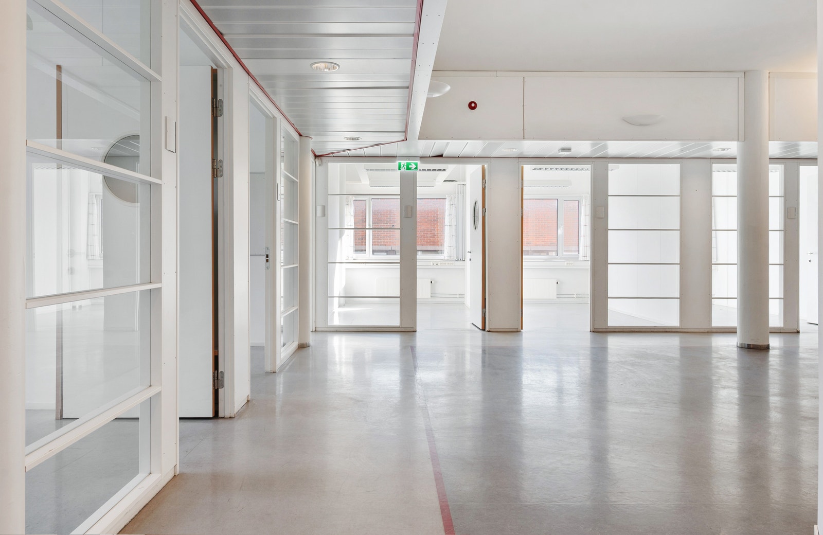 Lokalene ligger i byggets 2 øverste etasjer, 4 og 5 etasje. Galleribilde