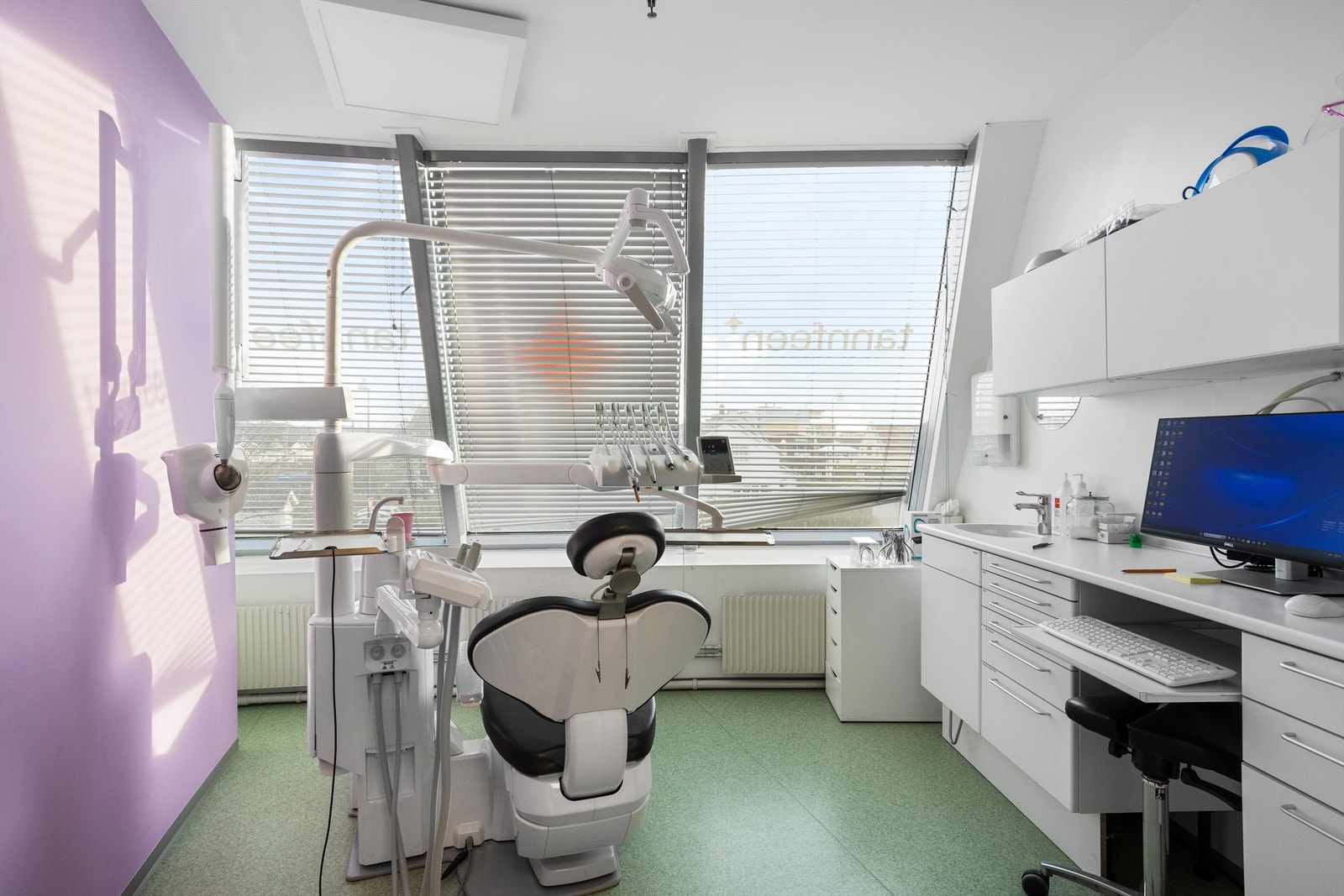 Tannfeen Lillestrøm AS. Galleribilde