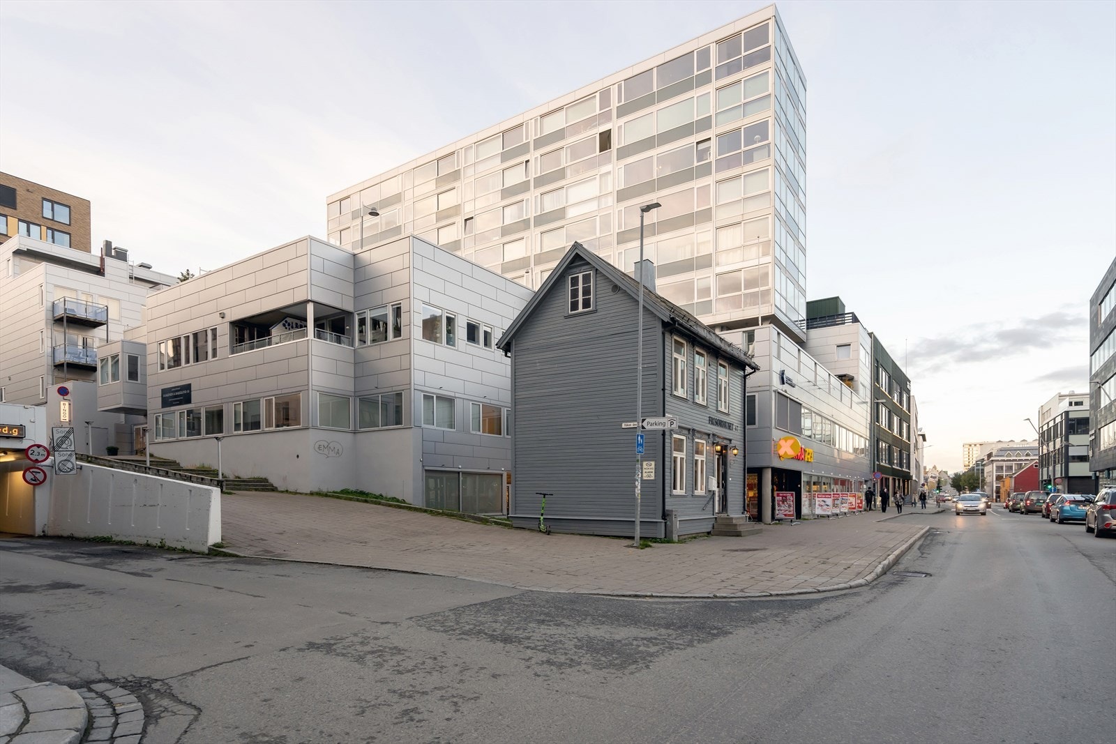 Coop prix i etasjen under, nært alle byens fasiliteter Galleribilde