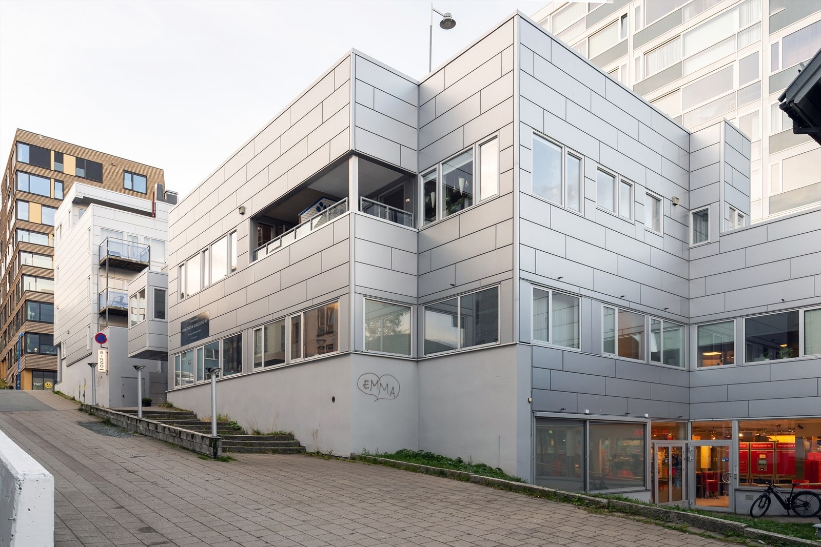 Sentral beliggenhet, rett utenfor inngangen til fjellet Galleribilde