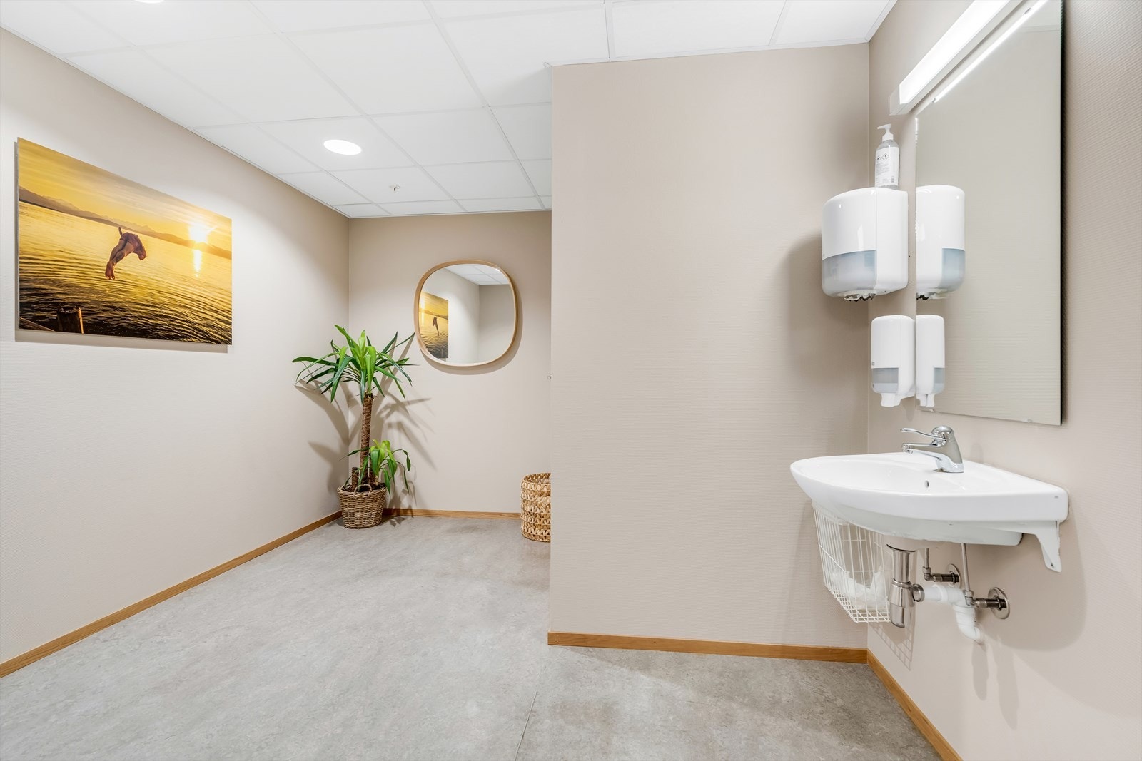 Damegarderobe Galleribilde