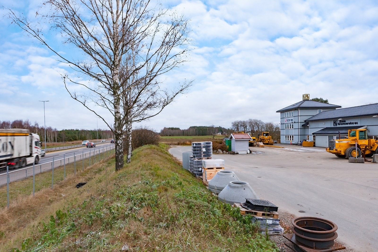 Mosseveien 112 - Gode profileringsmuligheter mot E6 som stryker like forbi. Galleribilde