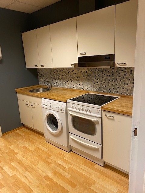 Kjøkken i hjørnekontoret Galleribilde