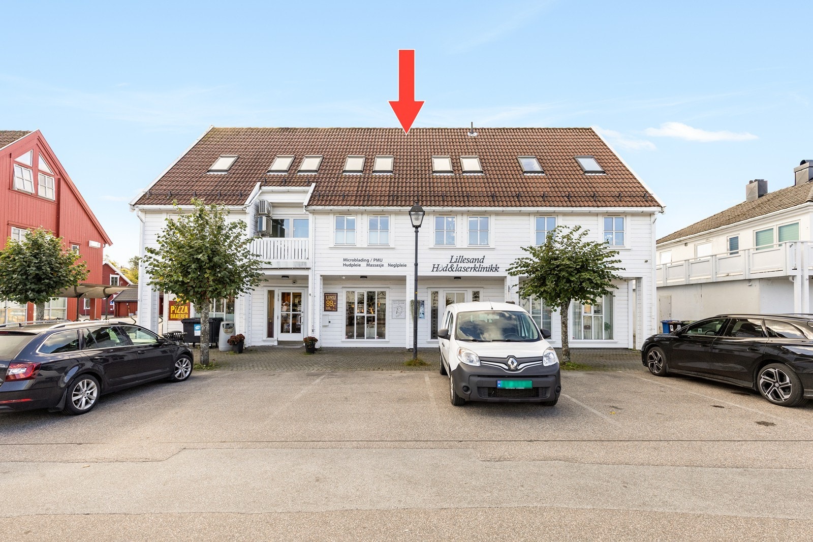 Lokalene har beliggenhet i byggets øverste etasje med heis. Galleribilde