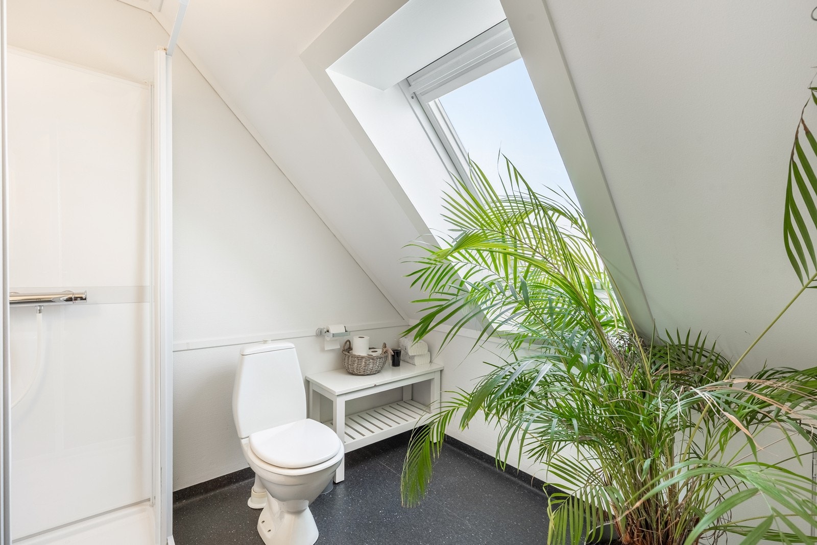 Kontorlokaler. Her med bad. Galleribilde