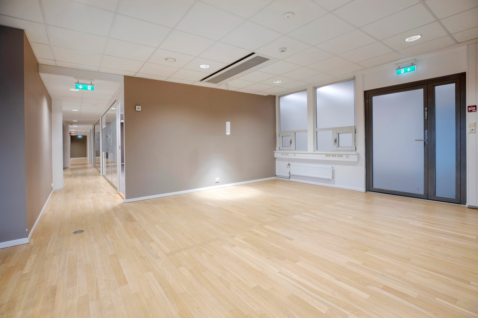 Inngangsparti med god plass til sofagruppe eller lignende Galleribilde