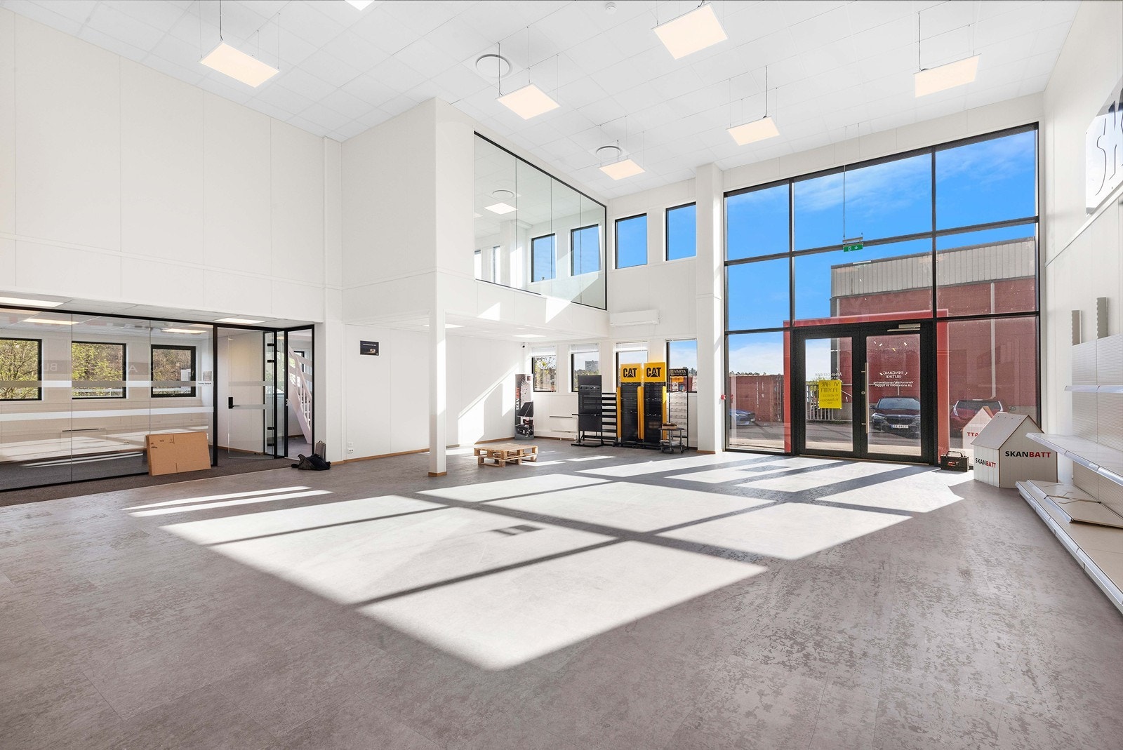 Forretning i forbindelse med ny kontordel. Galleribilde