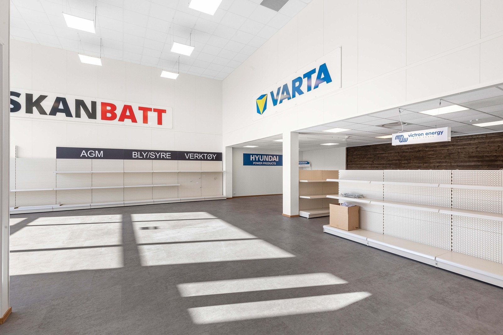 Forretning i forbindelse med ny kontordel. Galleribilde