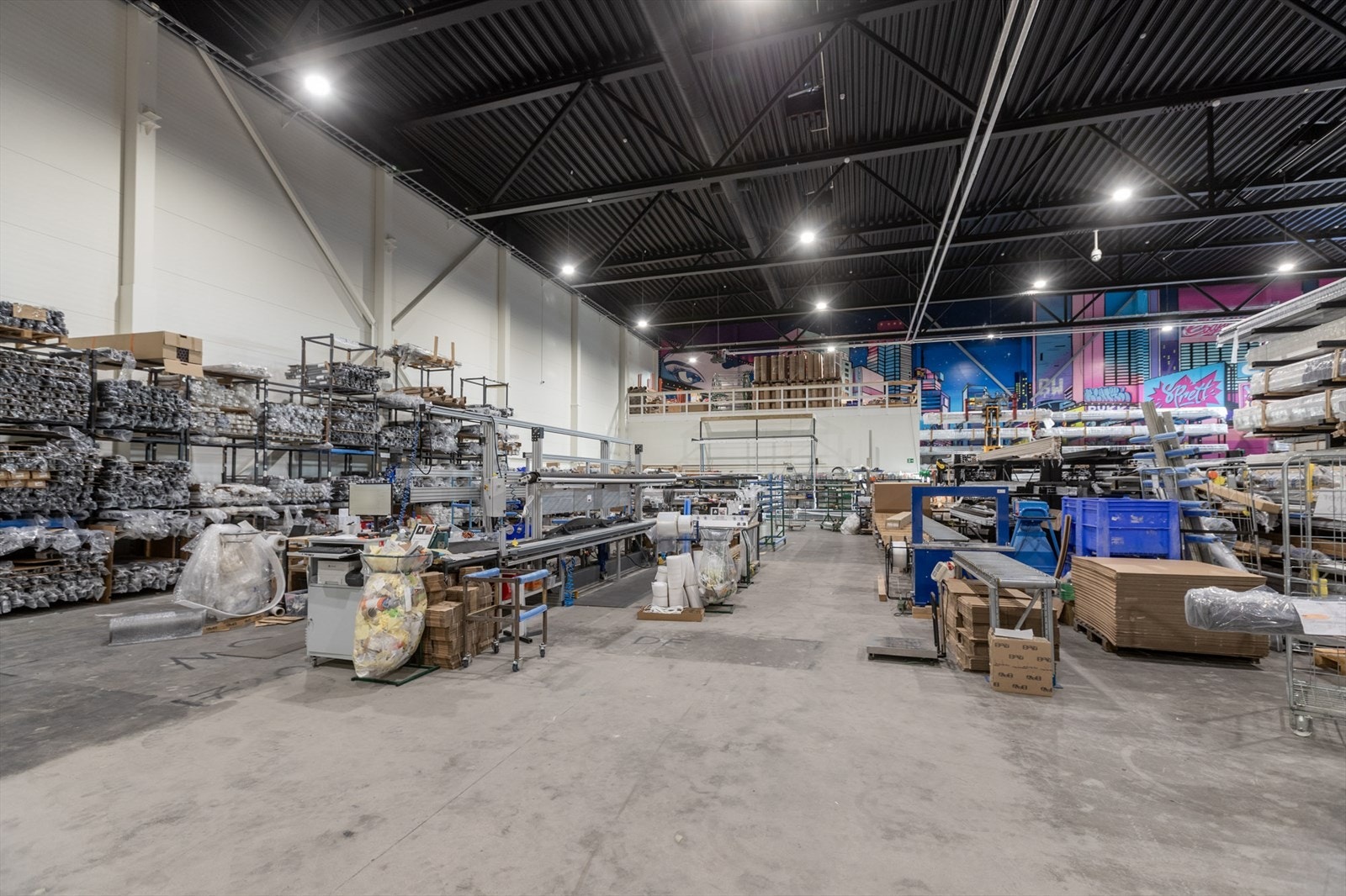 Lager ca 1700 kvm, 8.2m fri takhøyde Galleribilde