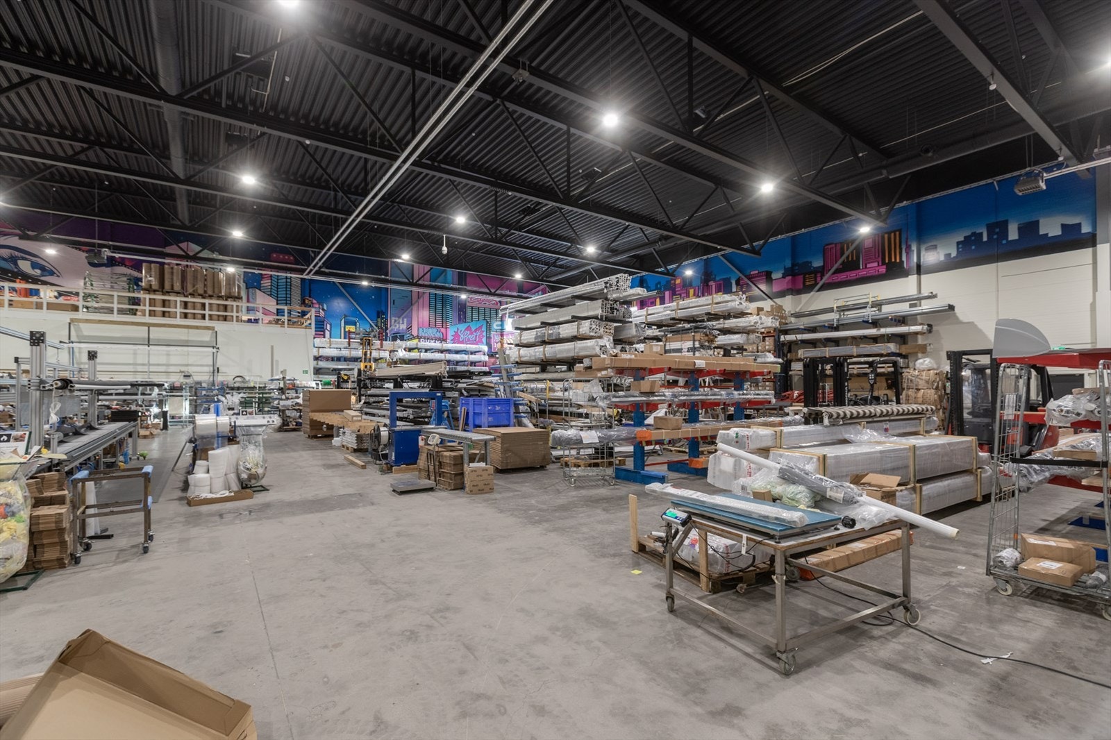 Lager ca 1700 kvm, 8.2m fri takhøyde Galleribilde