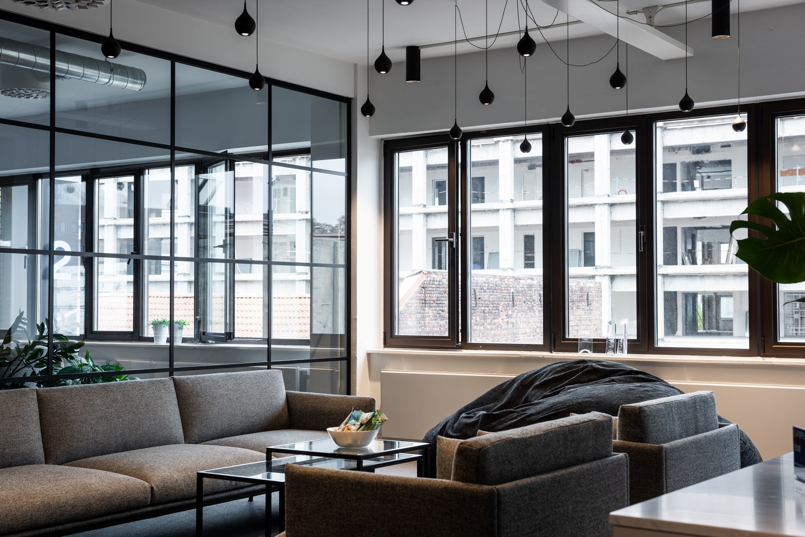 Referansebilder fra et annet lokale i samme eiendom - Vi kan tilby ledige arealer i byggets 2.etasje Galleribilde