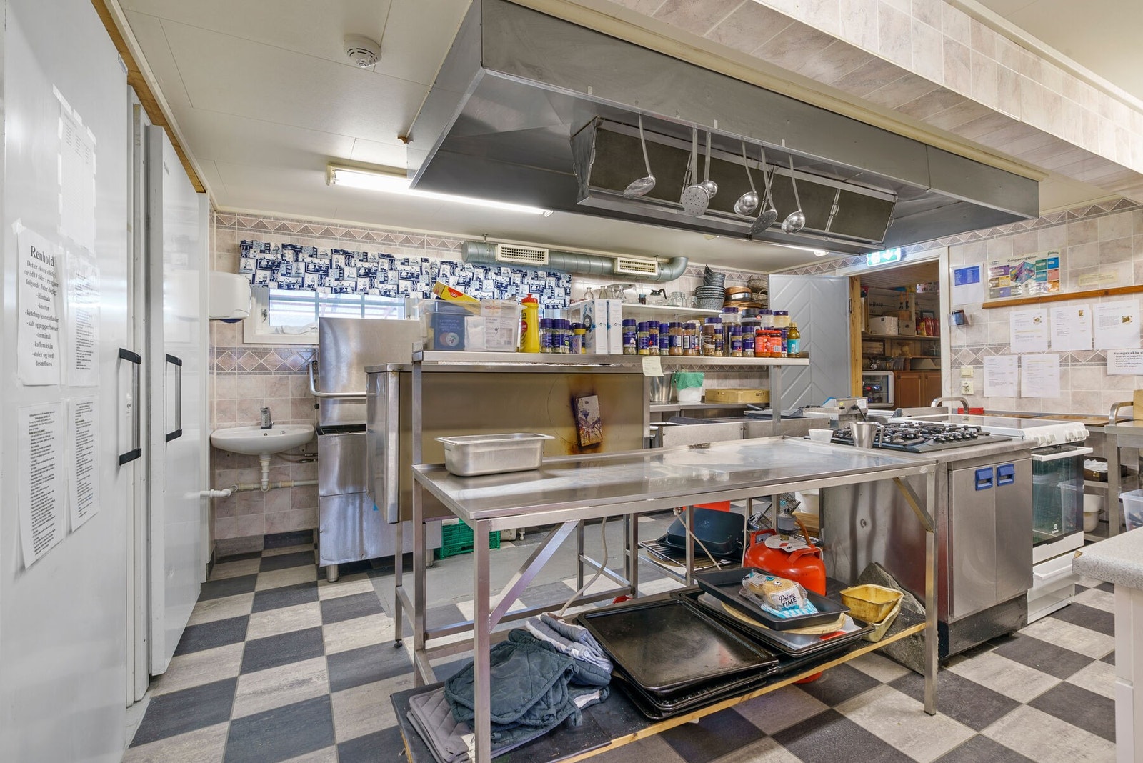 Storkjøkken tilhørende restaurantdriften Galleribilde