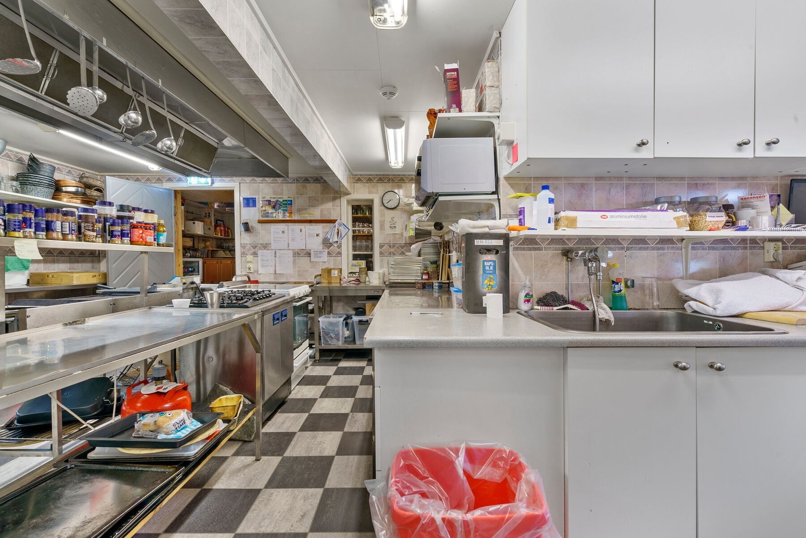 Storkjøkken tilhørende restaurantdriften Galleribilde