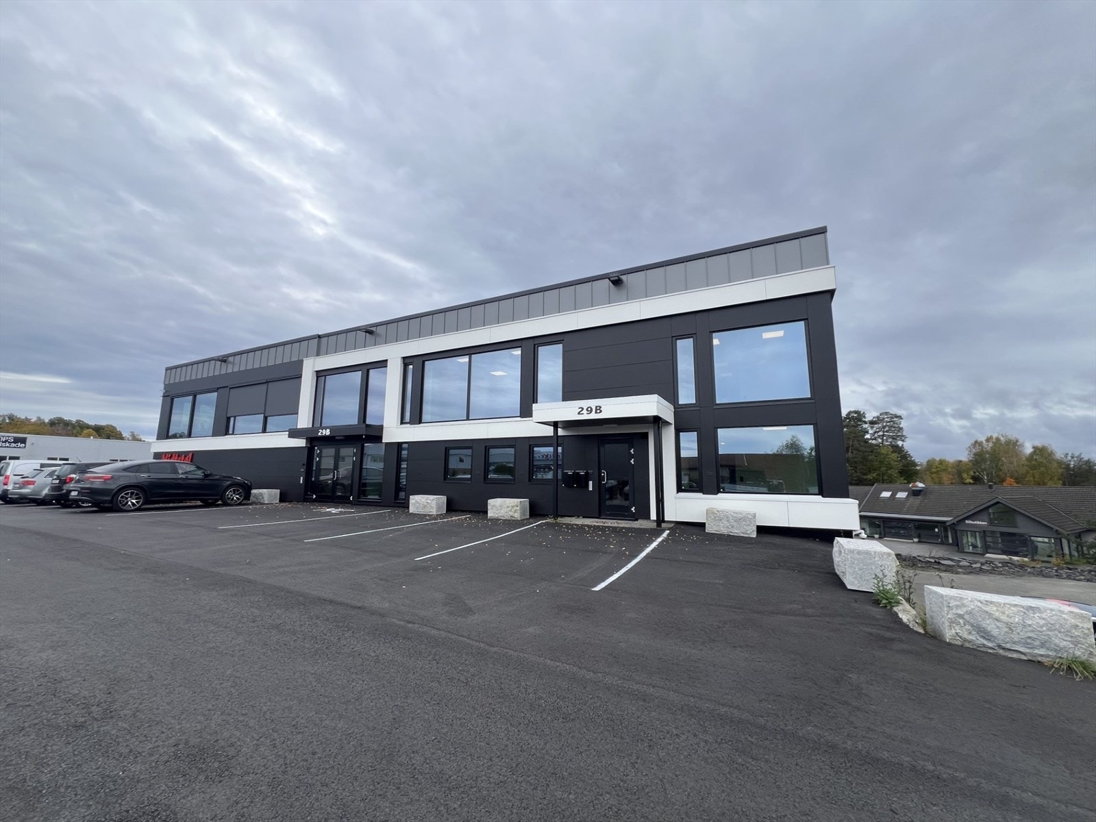 Parkeringsplasser i front Galleribilde