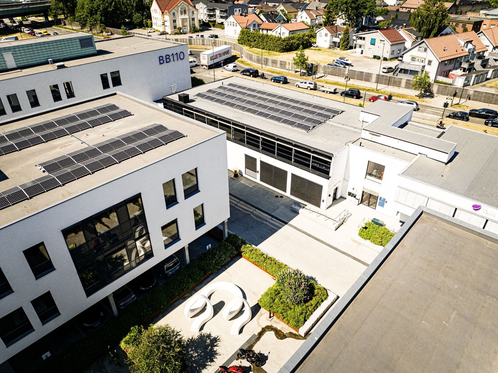 Gårdeier har nylig lagt solceller på taket Galleribilde