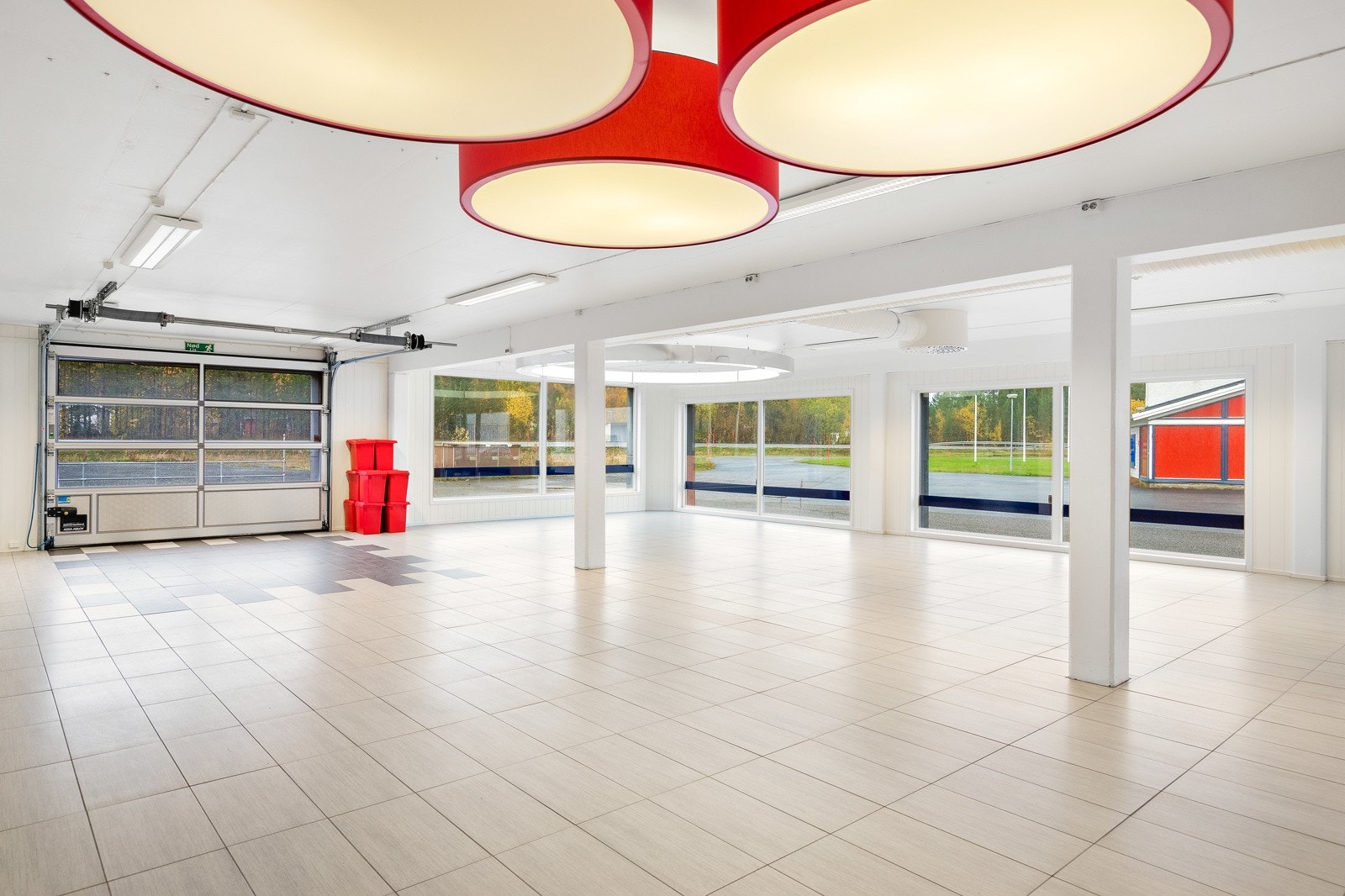 Salhgshall / Butikklokale. Legg merke til at også her er det egen port. Galleribilde