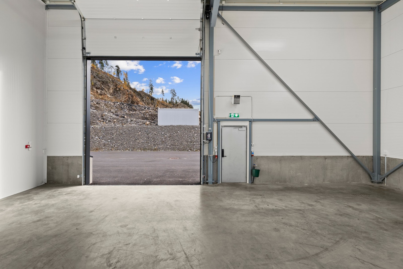 Seksjonen er isolert og har vannkran. Seksjonen er ellers tilkoblet vann, avløp og tilrettelagt for bredbånd Galleribilde