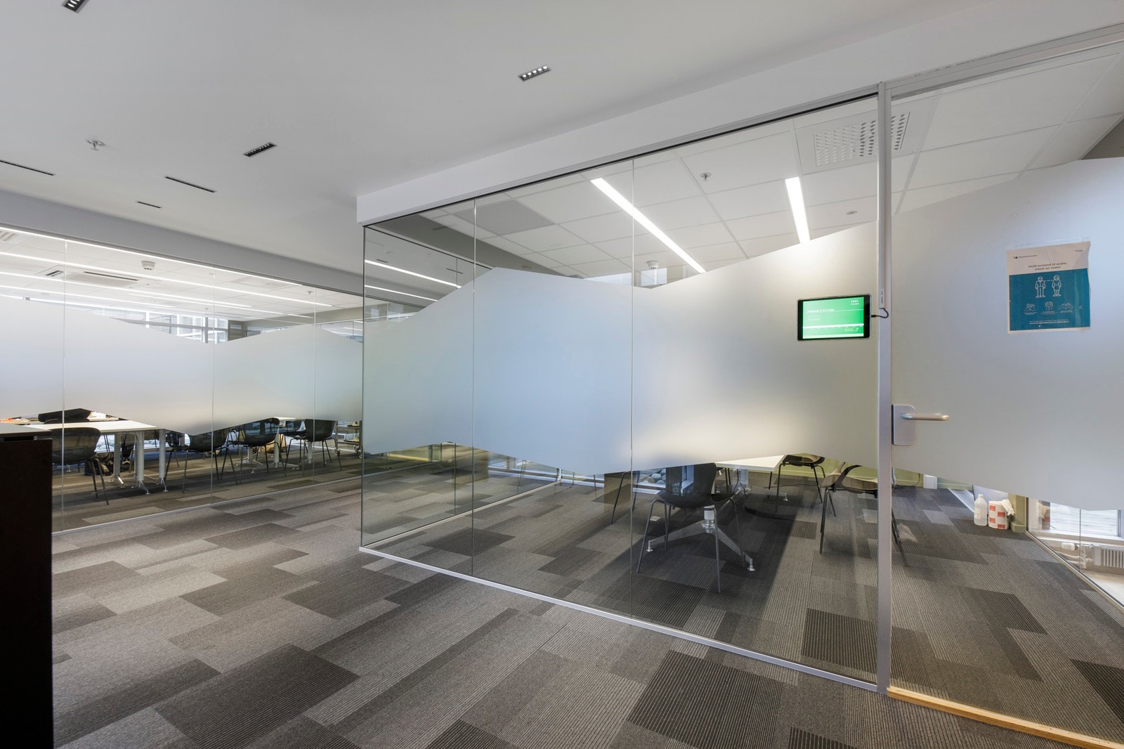 Stor møteromsavdeling med møterom i ulik størrelse og auditorium Galleribilde