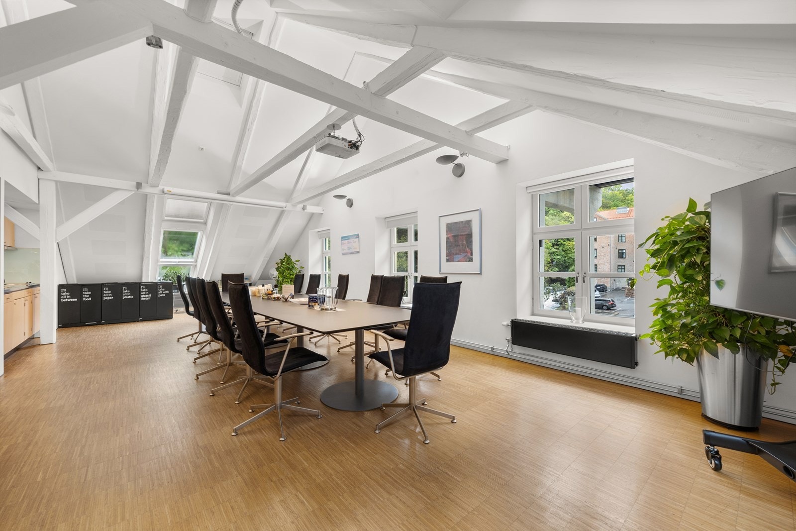 Gjerdrums vei 10G - Stort møte/spiserom. Galleribilde