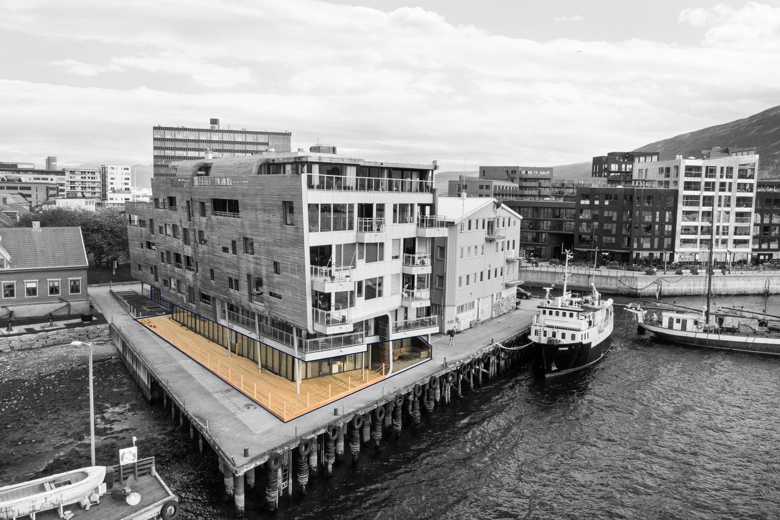 Lokalet ligger på bakkeplan, med stor, privat markterrasse. Galleribilde