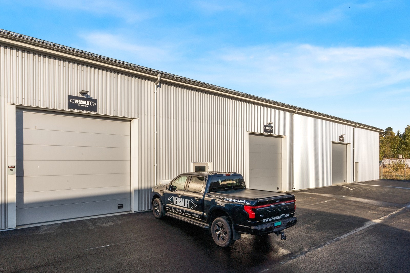 Lagerbygget er opprinnelig delt opp i 4 lagerseksjoner á 250 kvm med port til hver del. Galleribilde