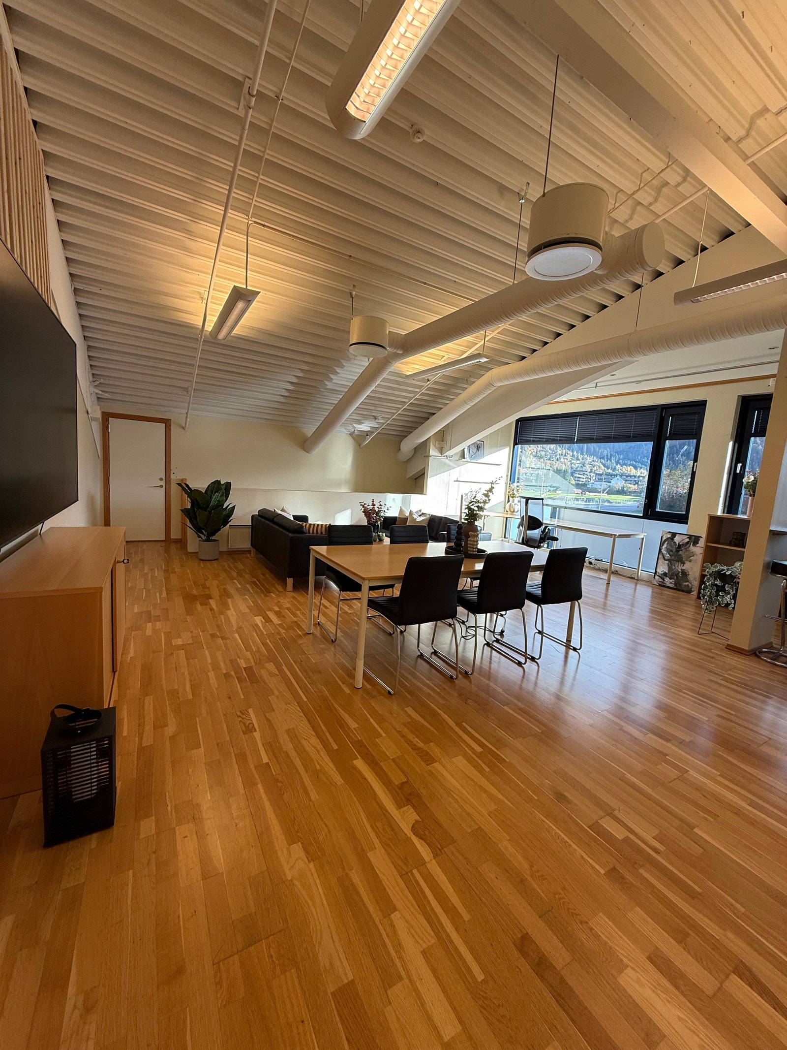 Fellesareal i tilknytting til kontoret Galleribilde