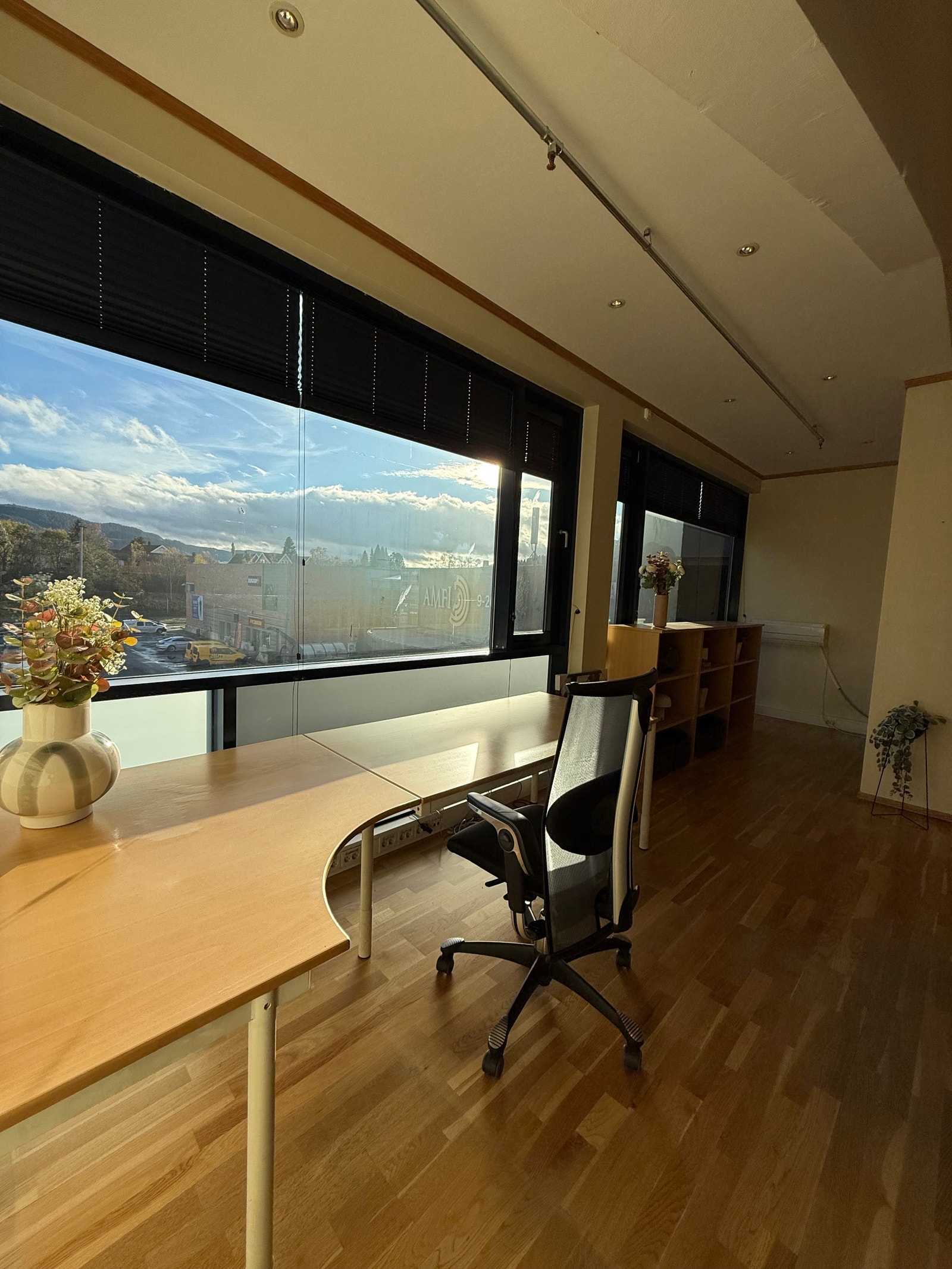 Lyst og trivelig kontor Galleribilde