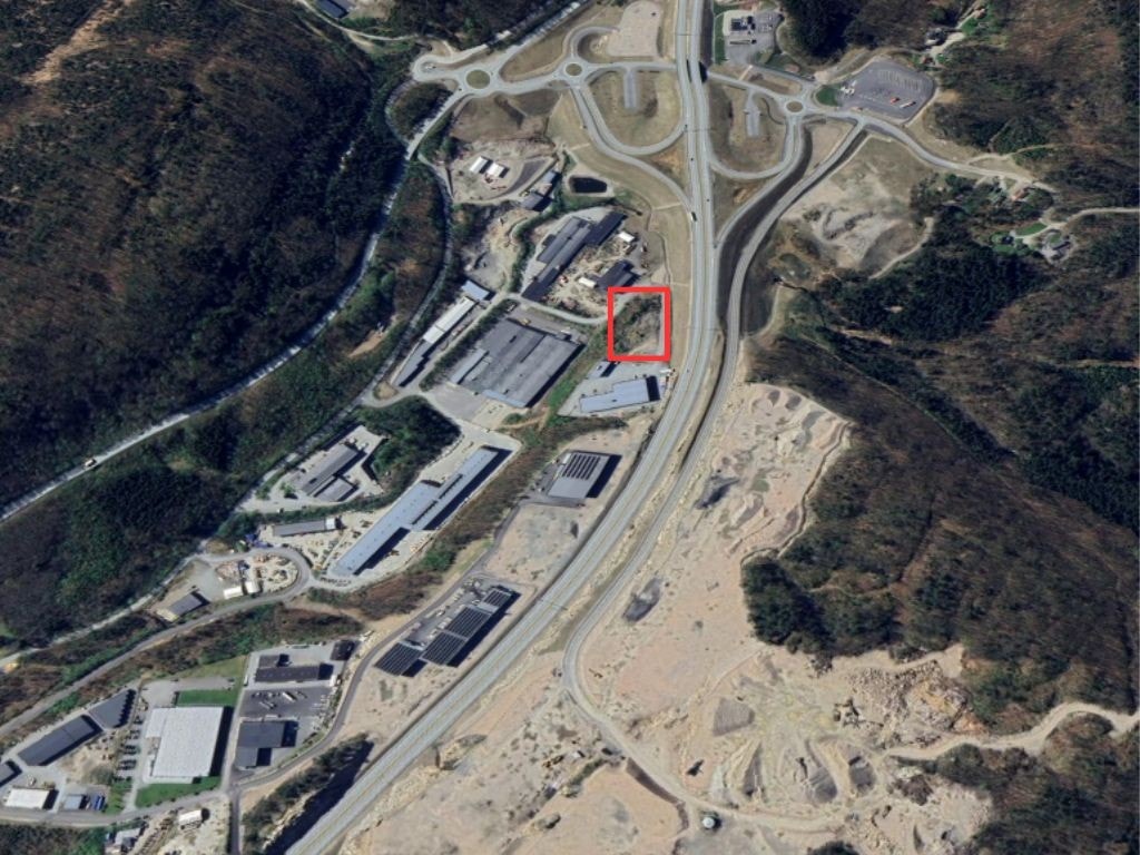 Godt eksponert fra E39. Lett tilgjengelighet til E39 Galleribilde