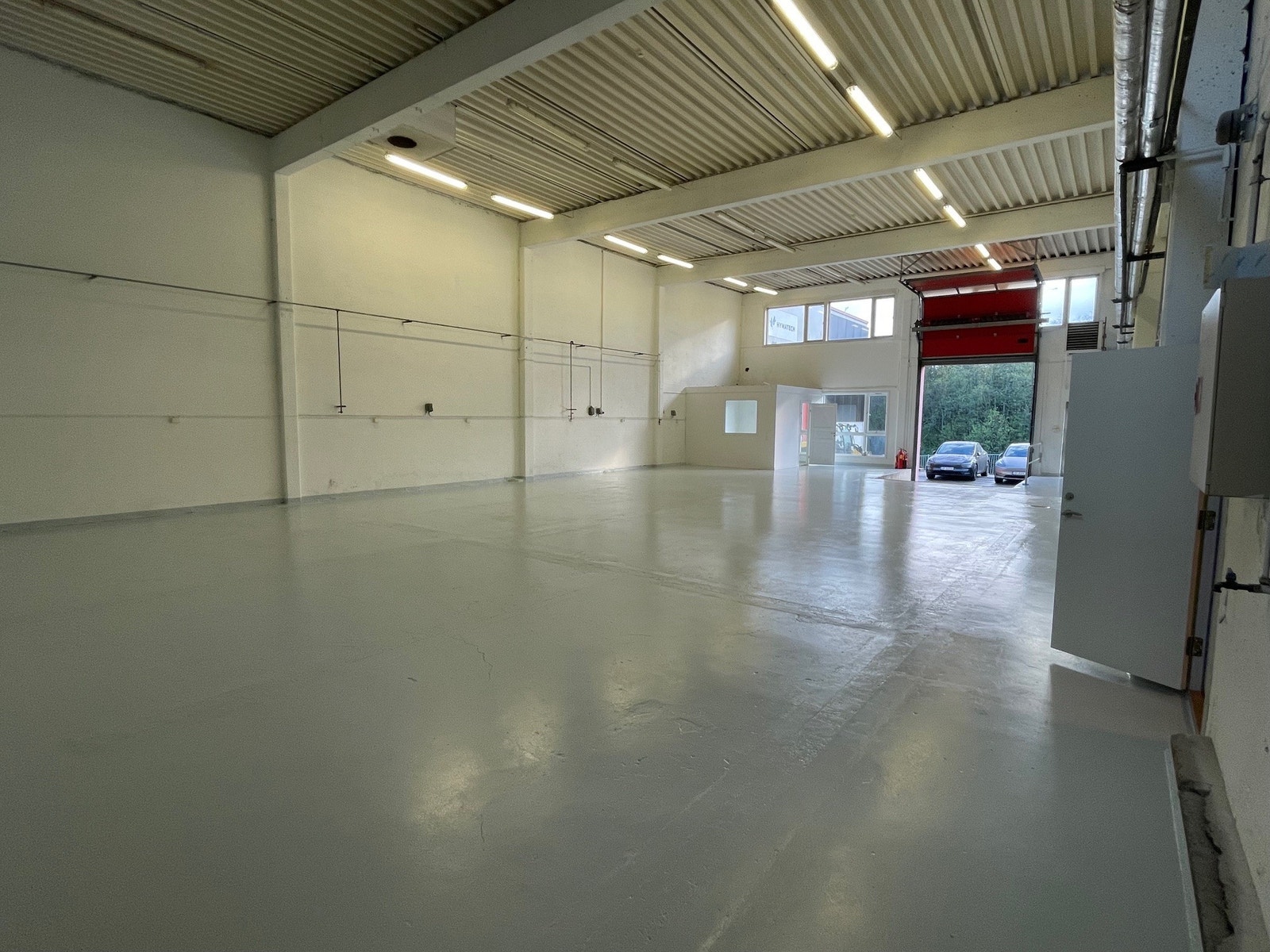 Trykkluft, trefas og 400V tilgjengelig og god takhøyde Galleribilde