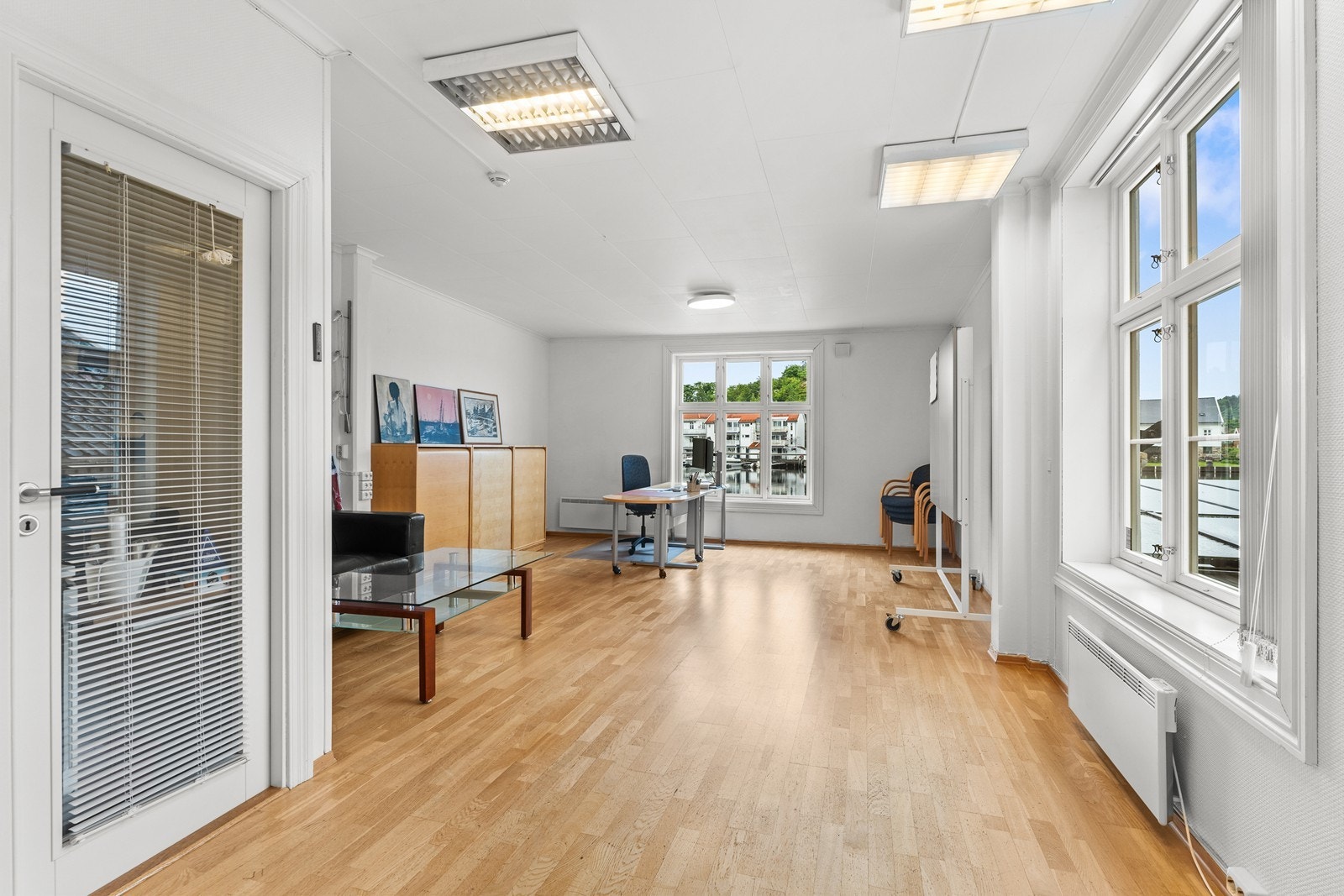 Denne kontordelen befinner seg i den gule delen av bygget Galleribilde