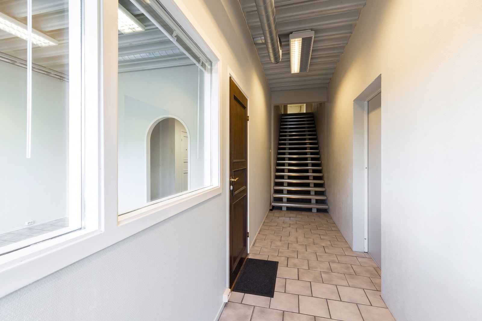 Gang med inngang 1.etg. Galleribilde