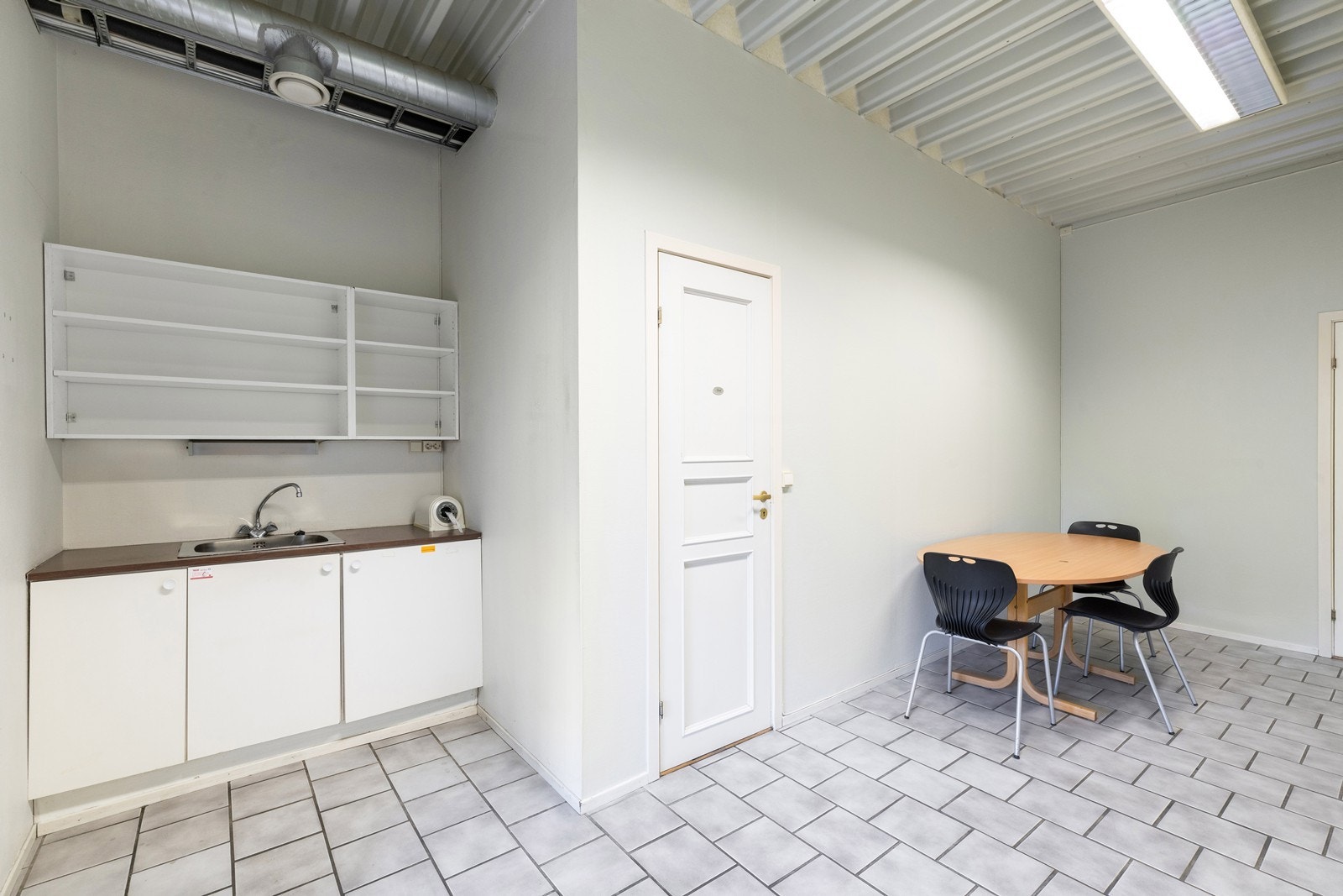 Kjøkken med spiseplass. Galleribilde