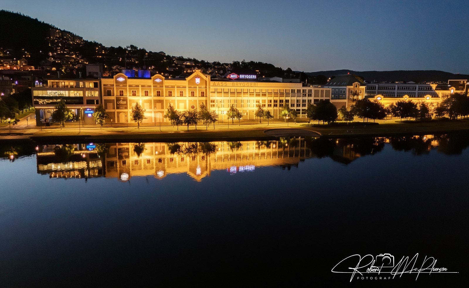 Aass Bryggeri by night Galleribilde