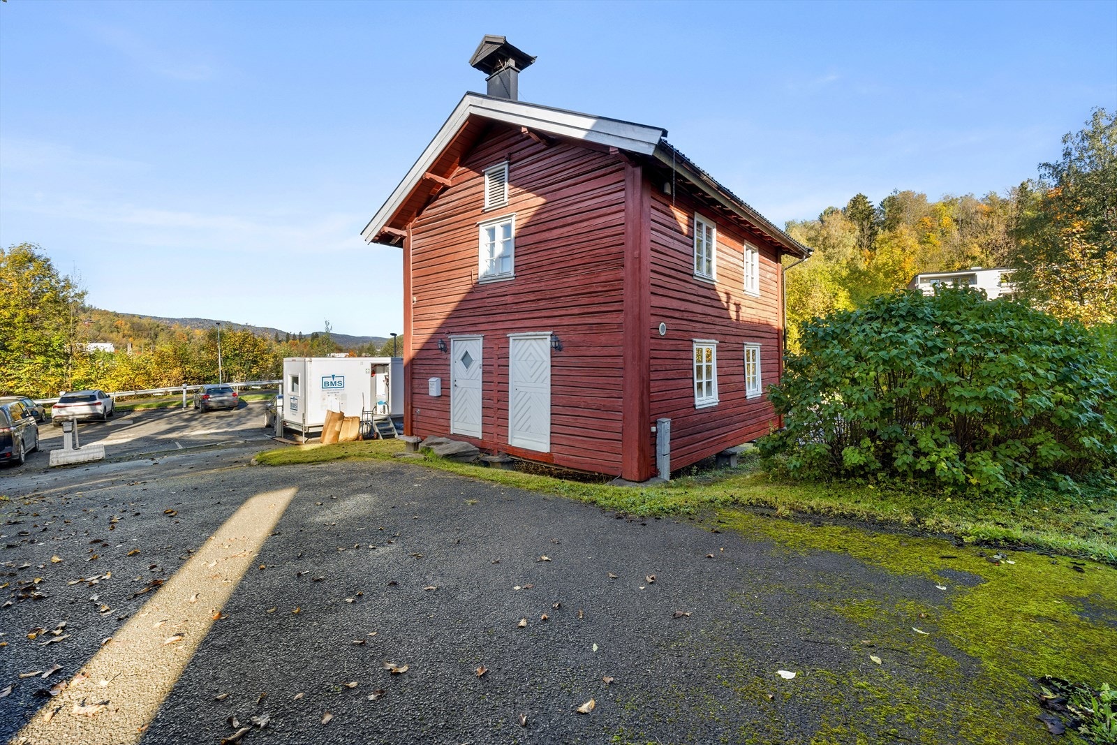 Sentral beliggenhet på Hamang, i kort avstand til Sandvika sentrum. Byggebrakkene på bildet er kun midlertidig plassert. Galleribilde
