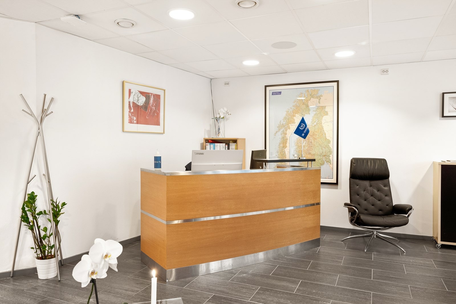 - Her har man gode muligheter for å ha resepsjon, sofagruppe o.l. om ønskelig - Galleribilde