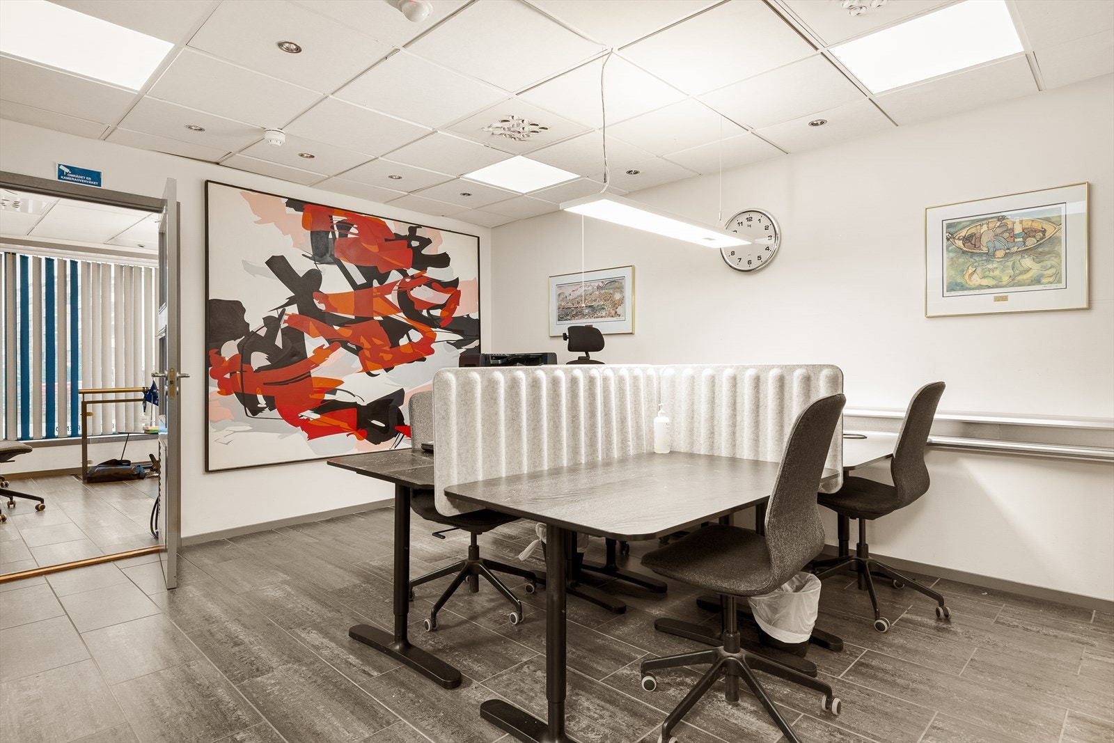 - God plass til å etablere et åpent kontorlandskap - Galleribilde