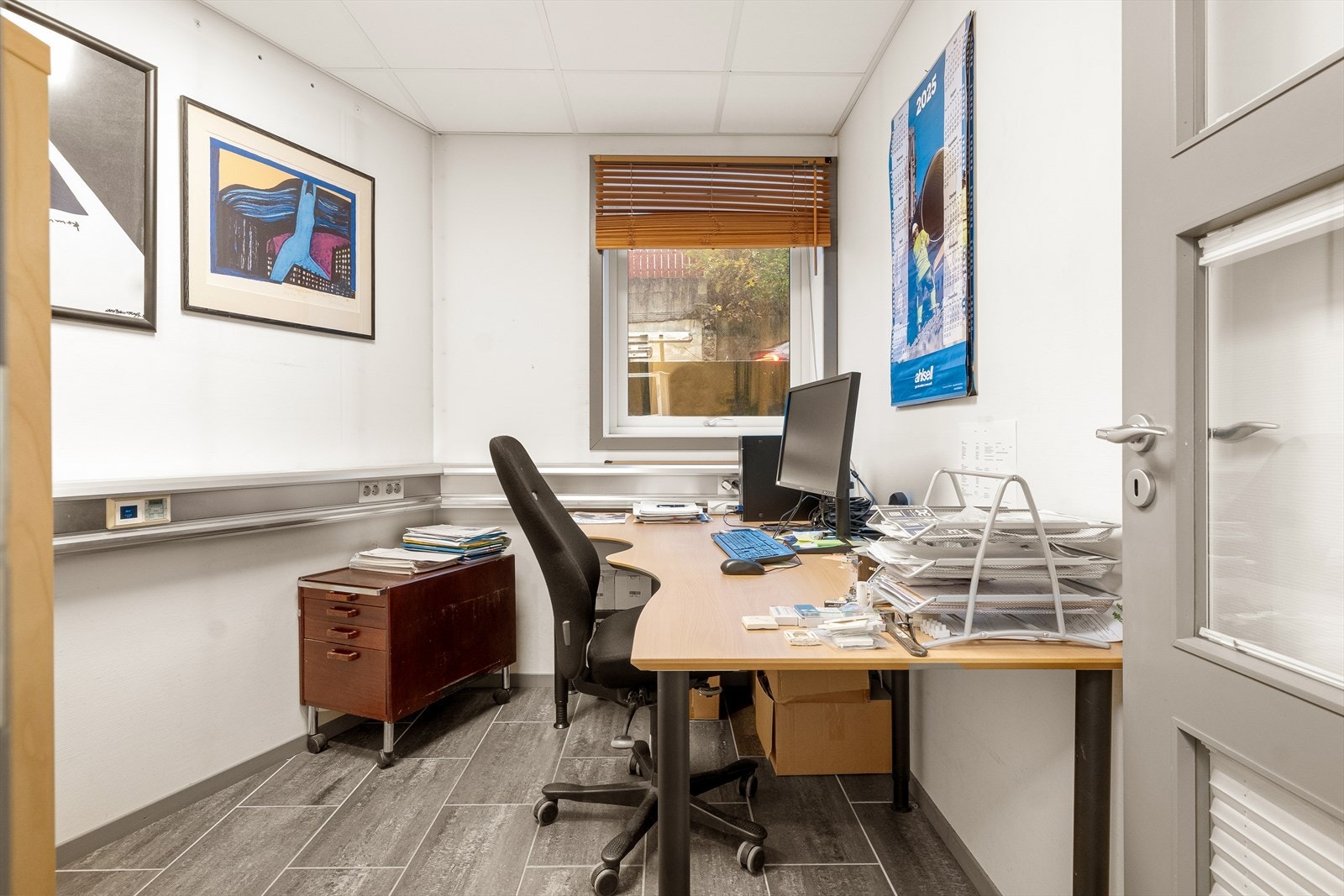 - I denne etasjen er det laget til seks mindre kontorrom - Galleribilde