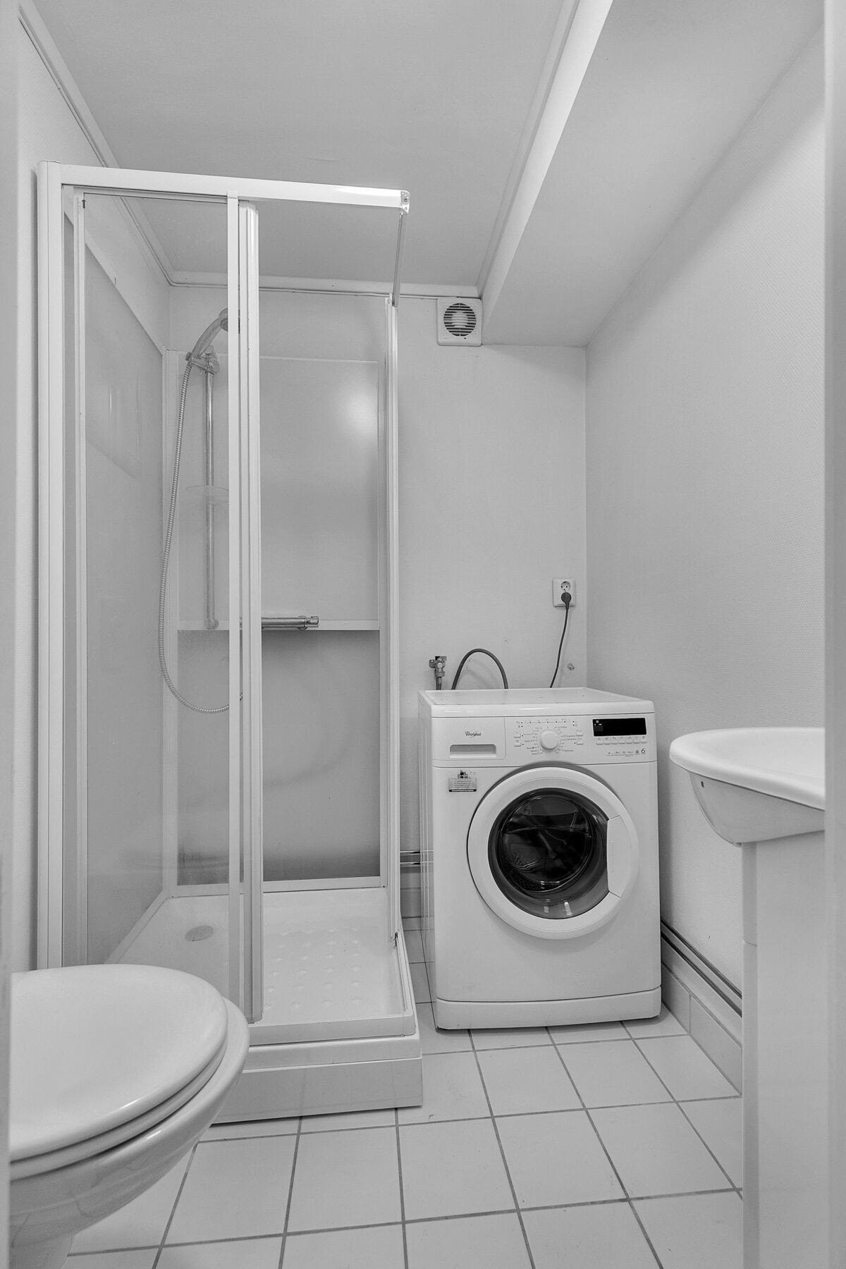 Tregård - Sokkeletasje - Leilighet C - Bad Galleribilde